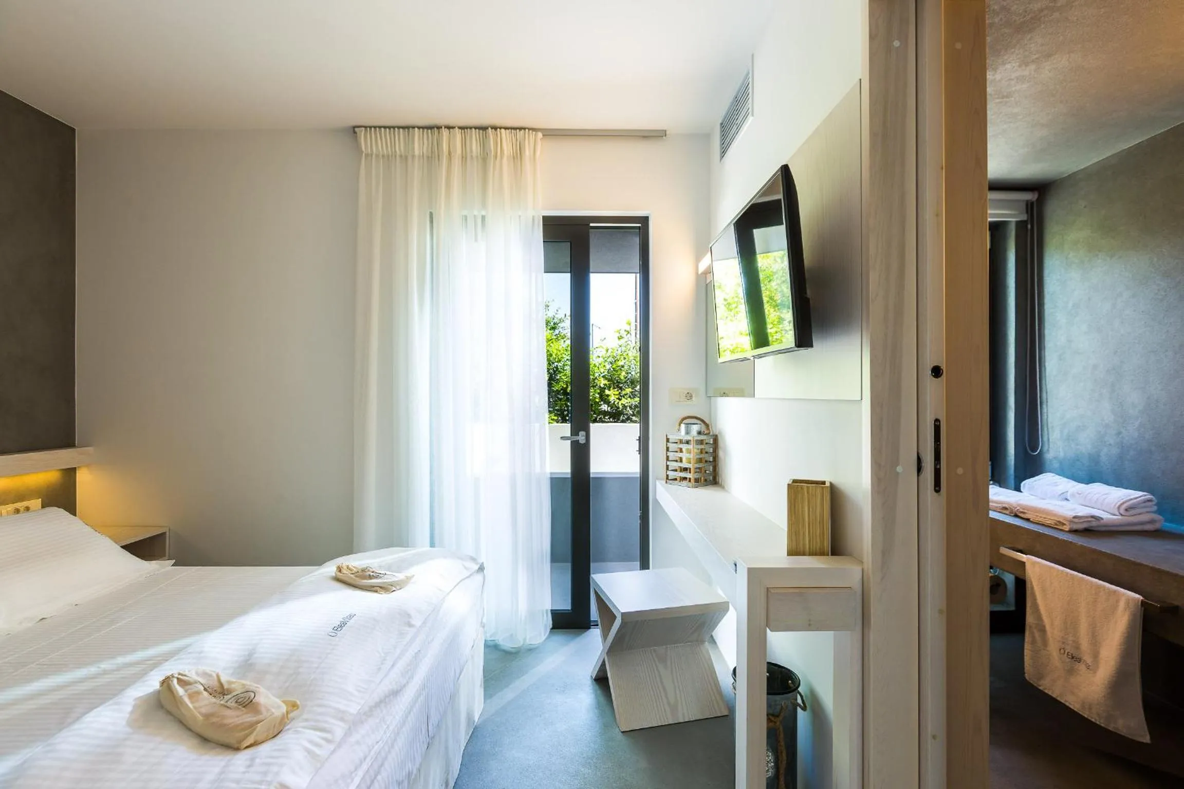 Bedroom, Bed in Elea Villas - Aspro & Blanche
