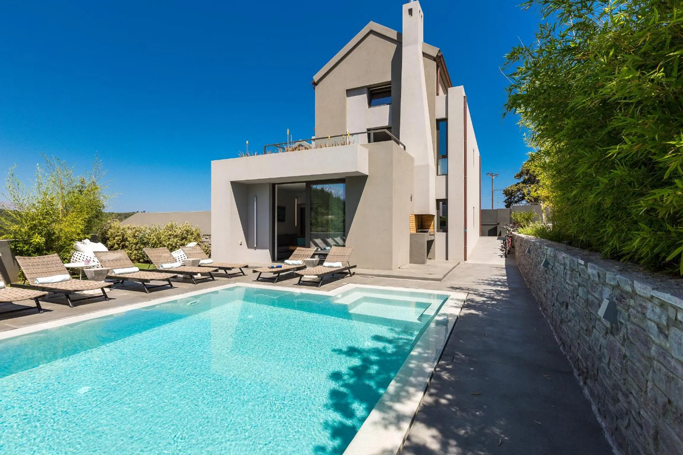 Swimming pool in Elea Villas - Aspro & Blanche