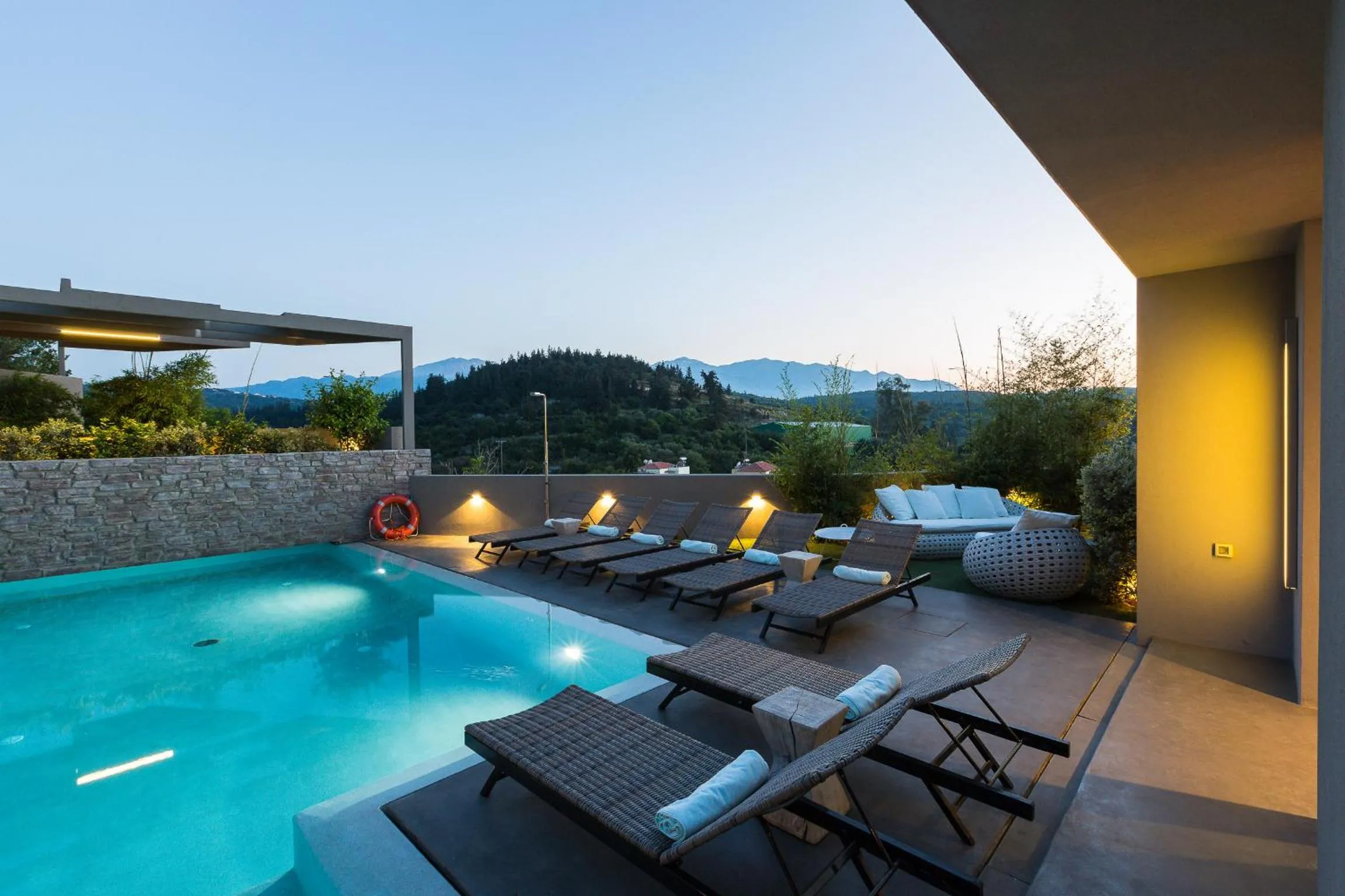 Swimming pool in Elea Villas - Aspro & Blanche
