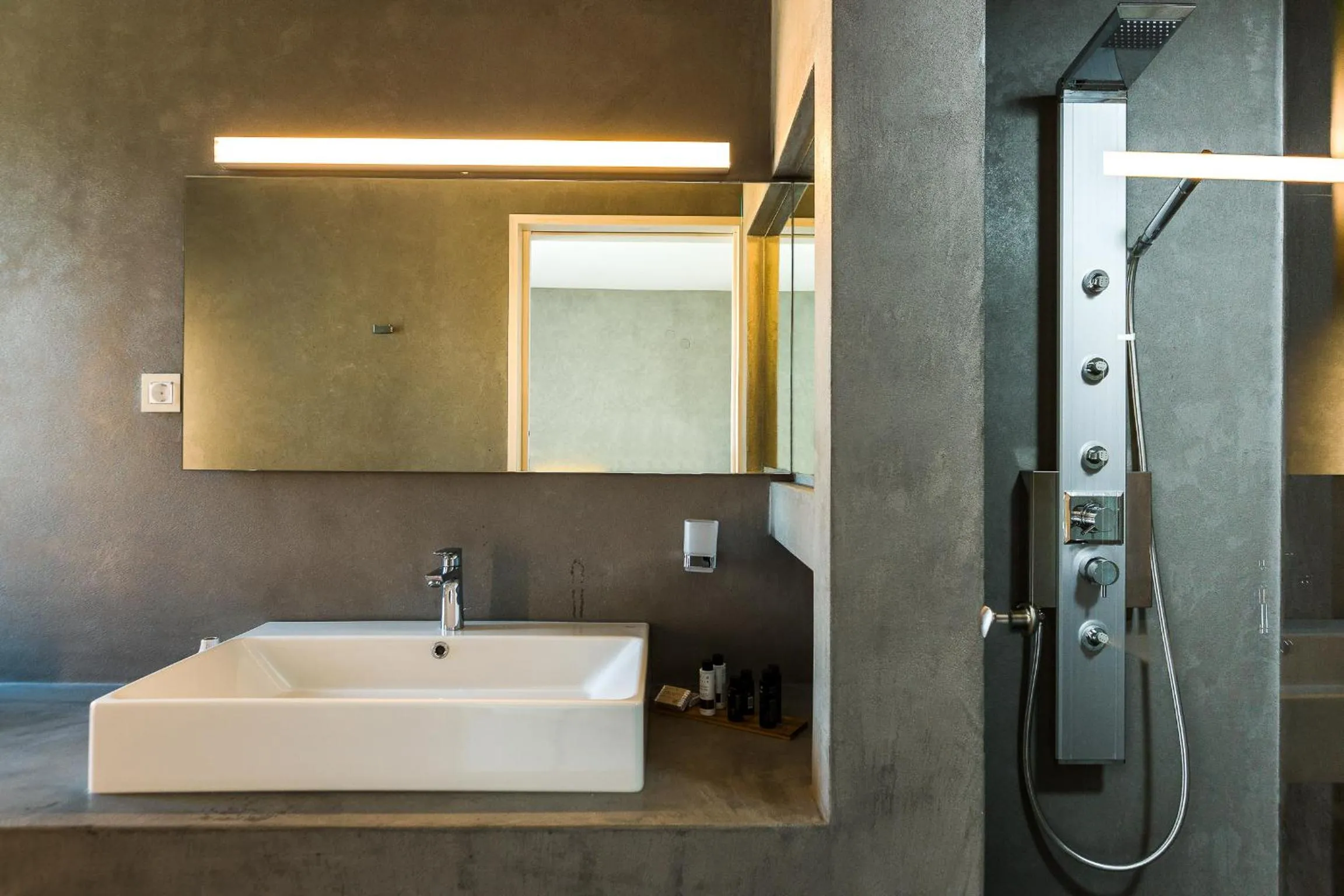 Shower in Elea Villas - Aspro & Blanche