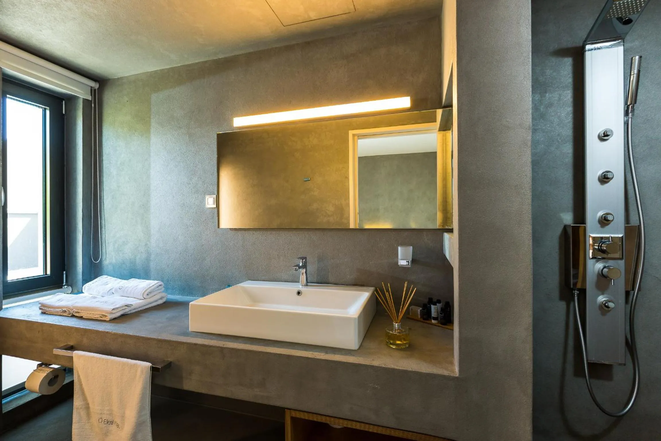 Shower in Elea Villas - Aspro & Blanche