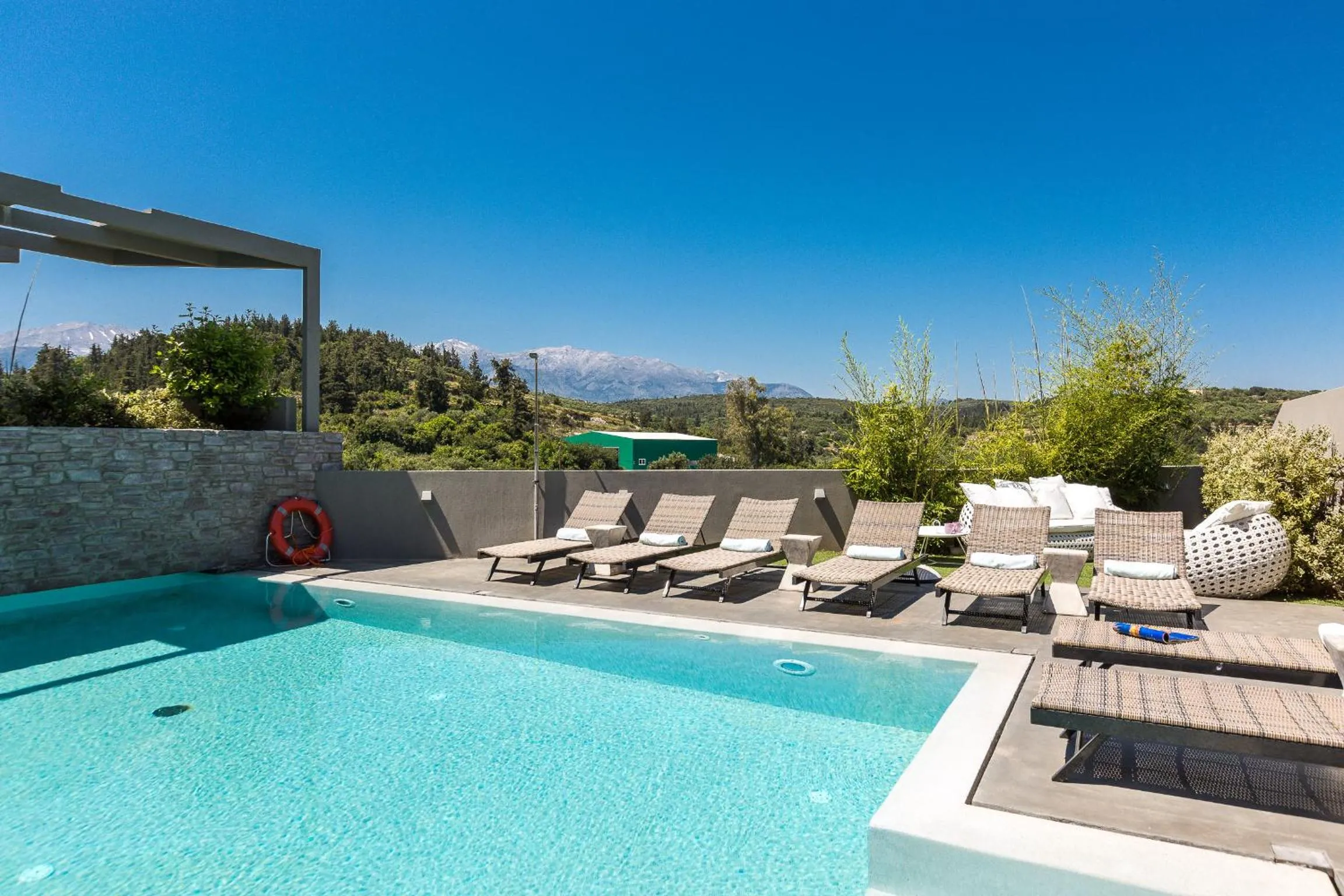 Swimming pool in Elea Villas - Aspro & Blanche