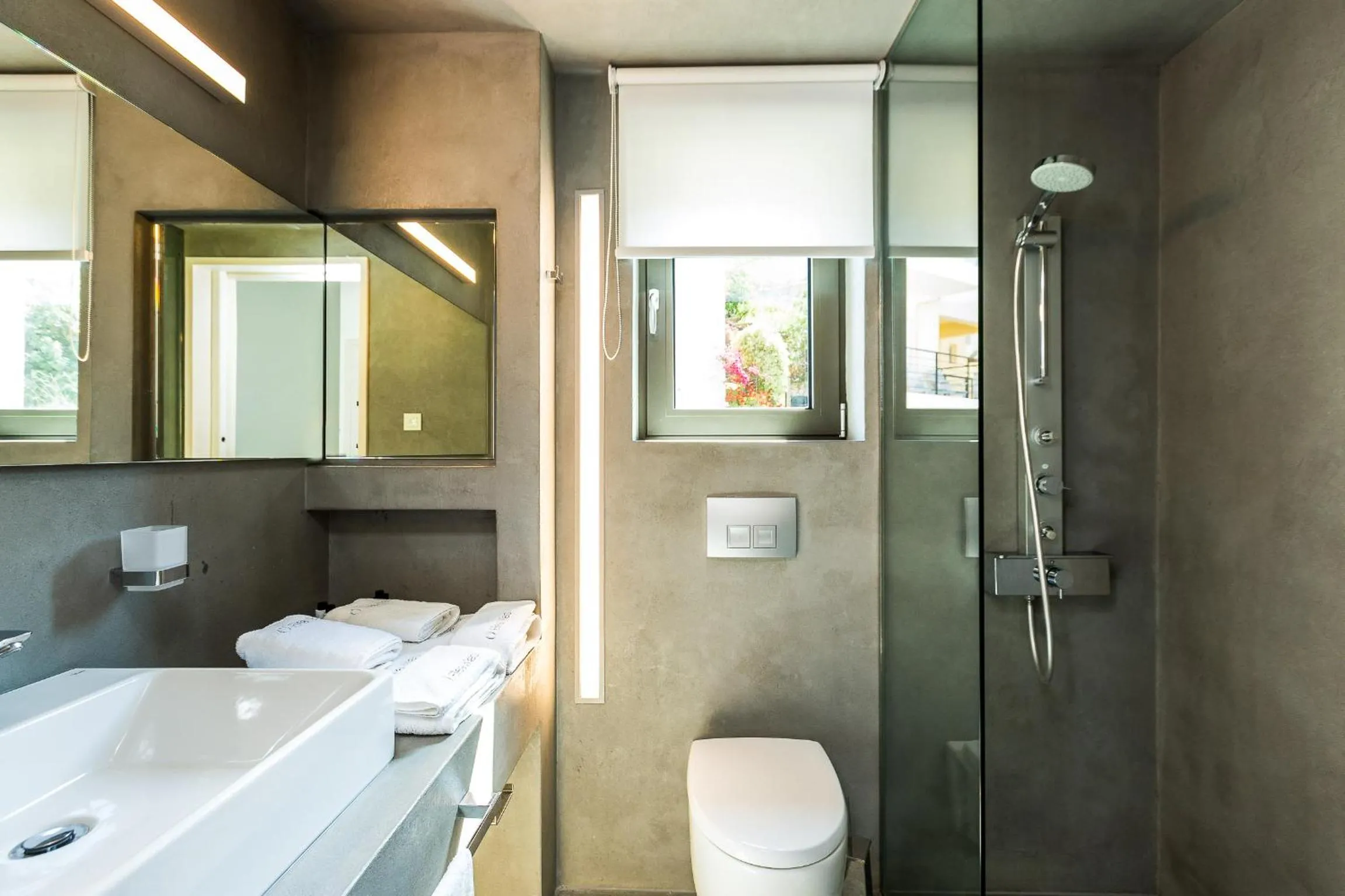 Shower in Elea Villas - Aspro & Blanche