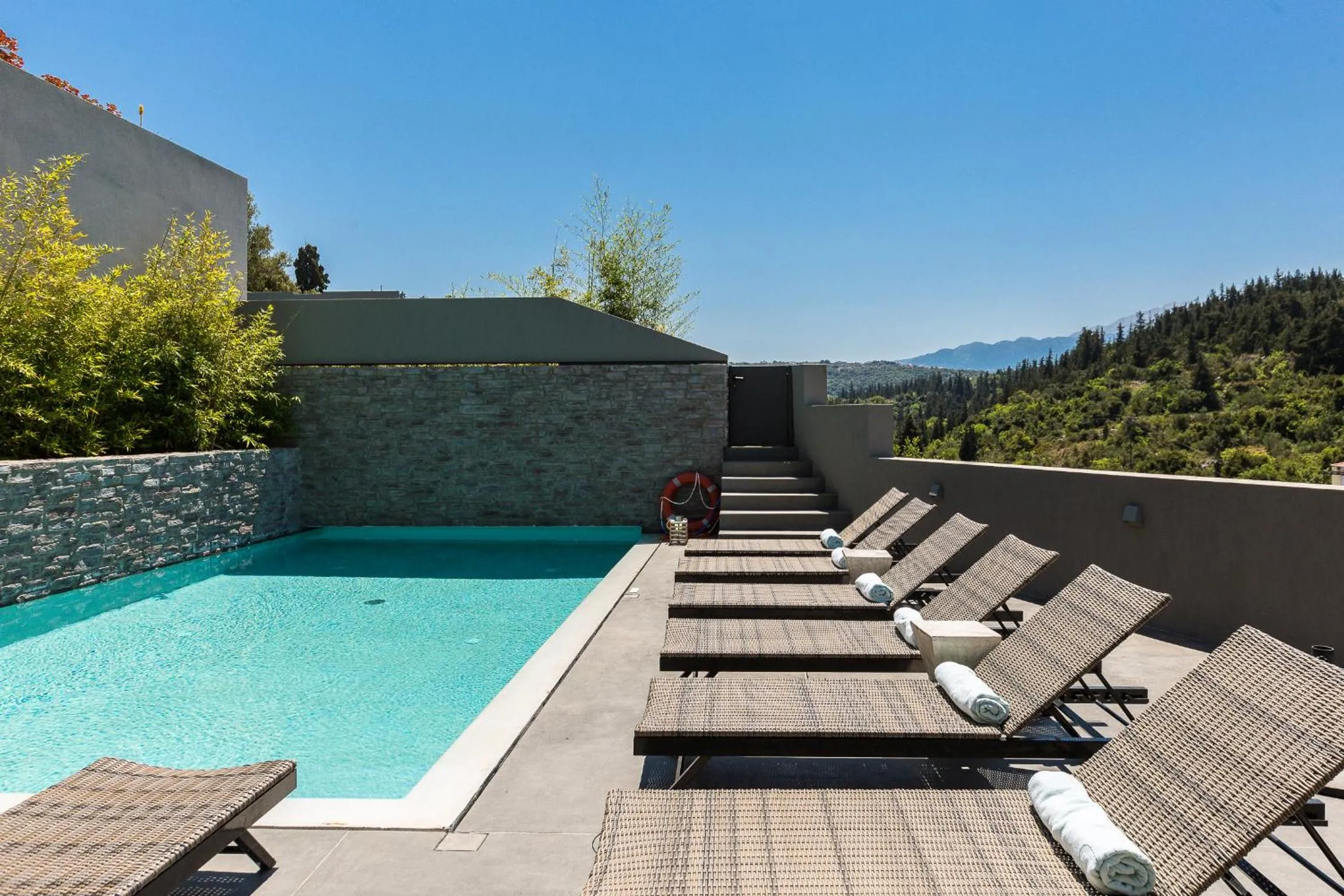 Swimming pool in Elea Villas - Aspro & Blanche