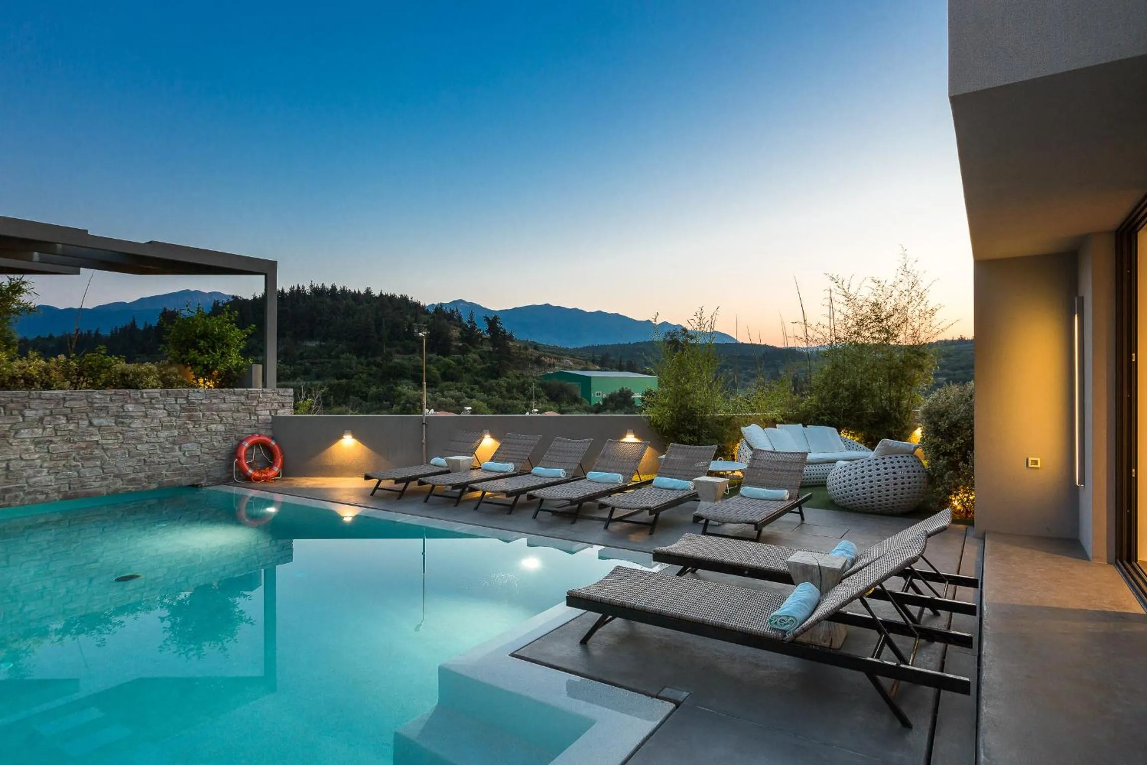 Swimming pool in Elea Villas - Aspro & Blanche