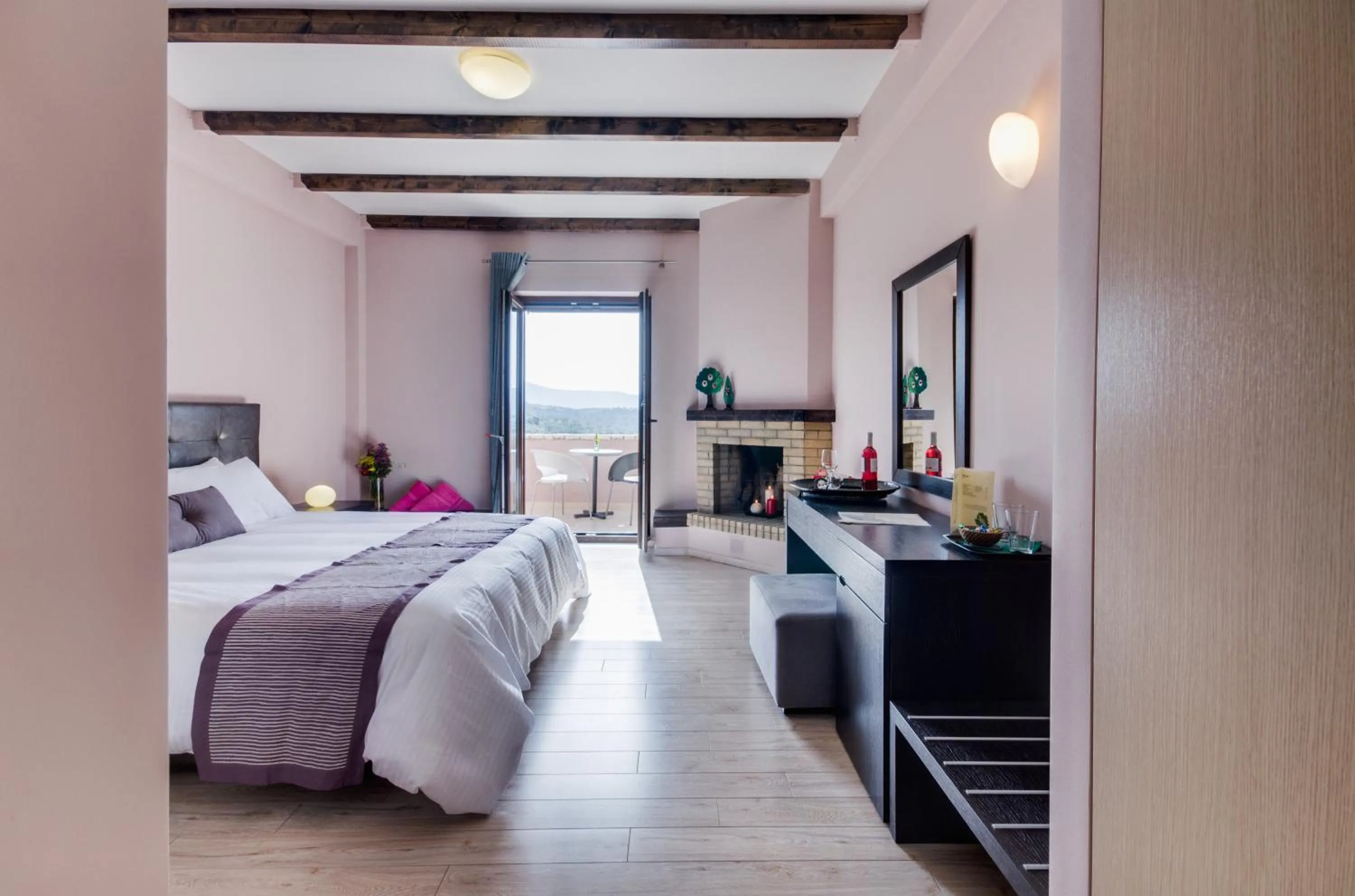 Photo of the whole room, Bed in Perivoli Country Hotel & Retreat