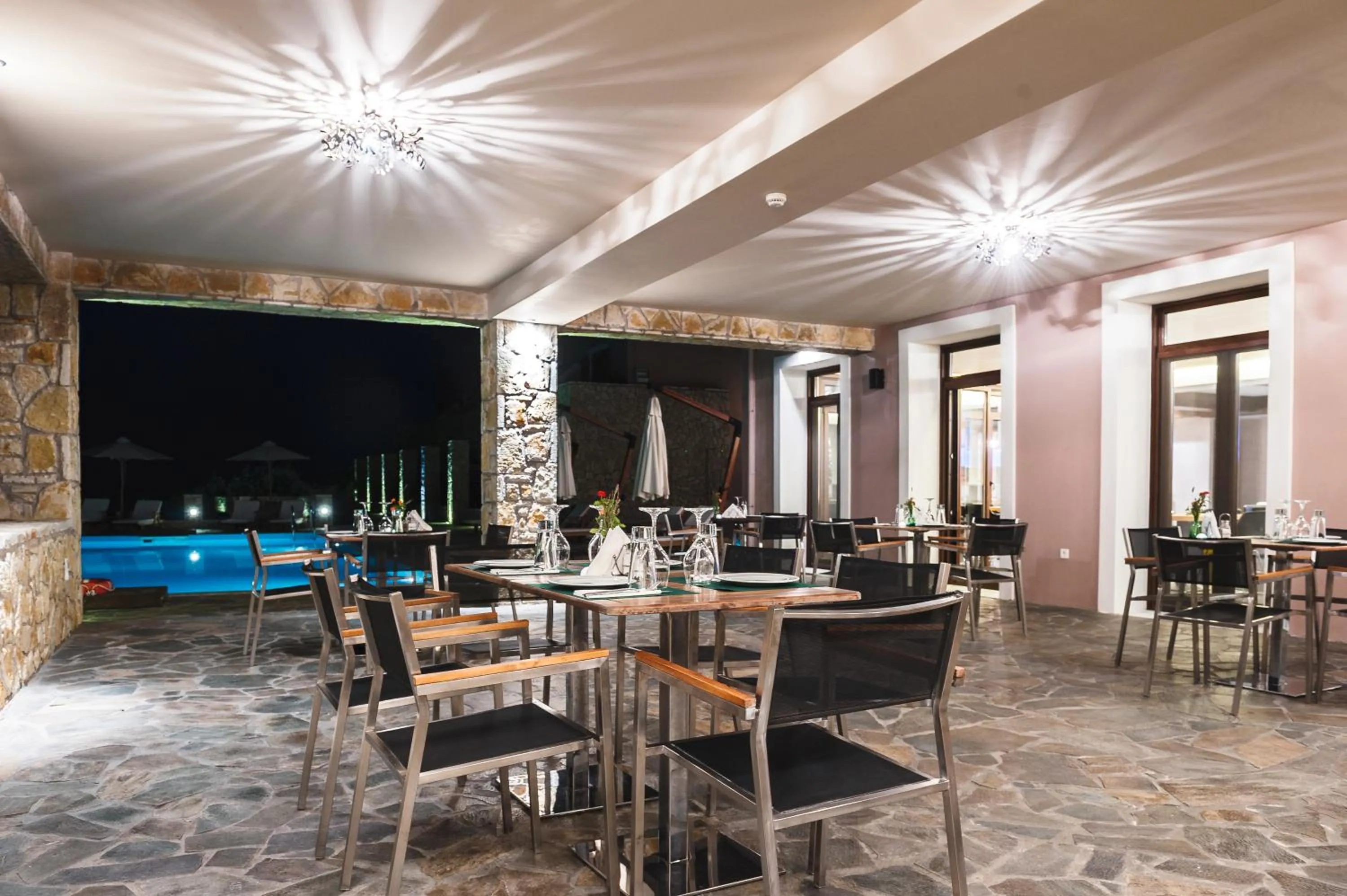Restaurant/places to eat in Perivoli Country Hotel & Retreat