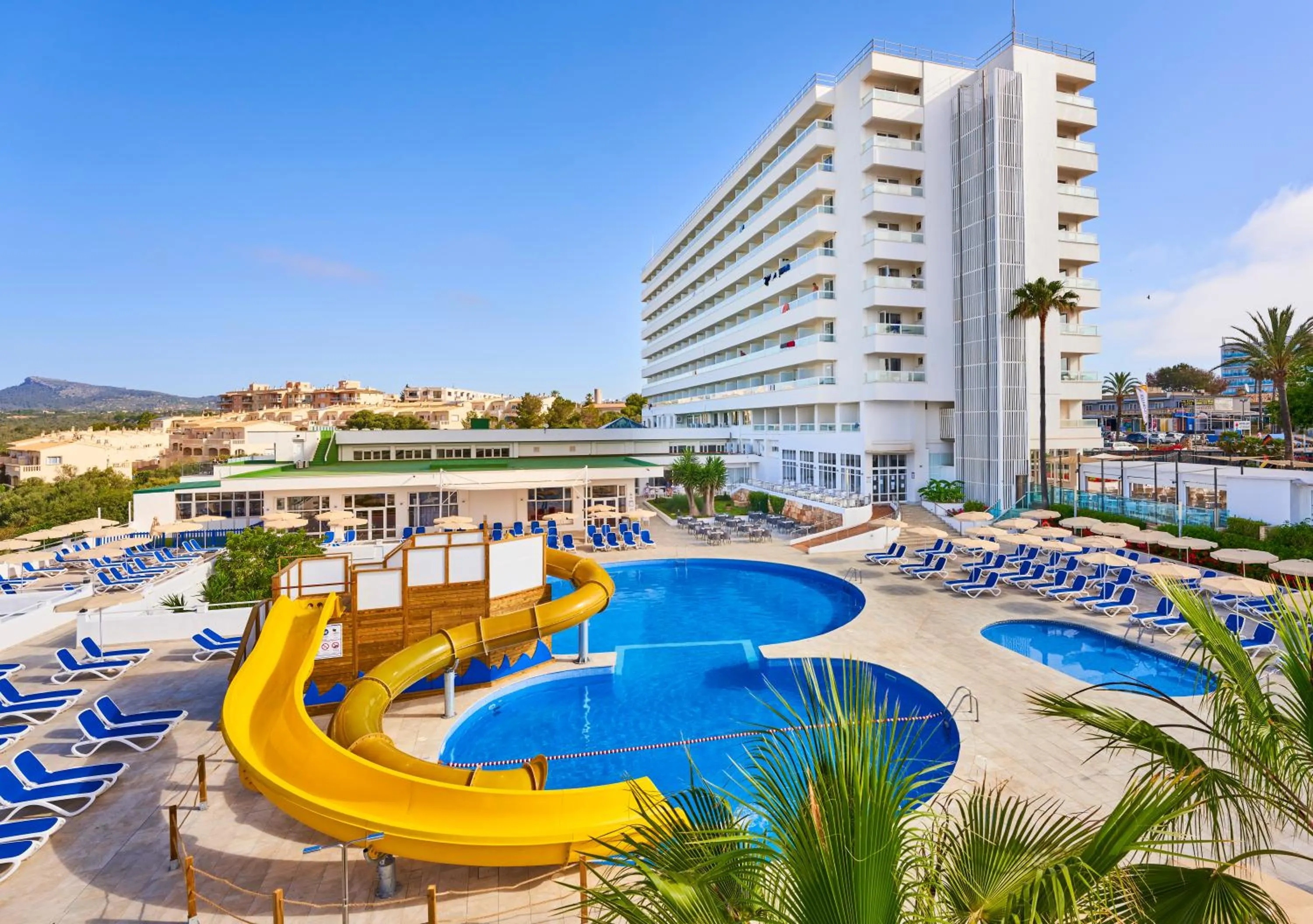 Swimming pool in Globales Samoa