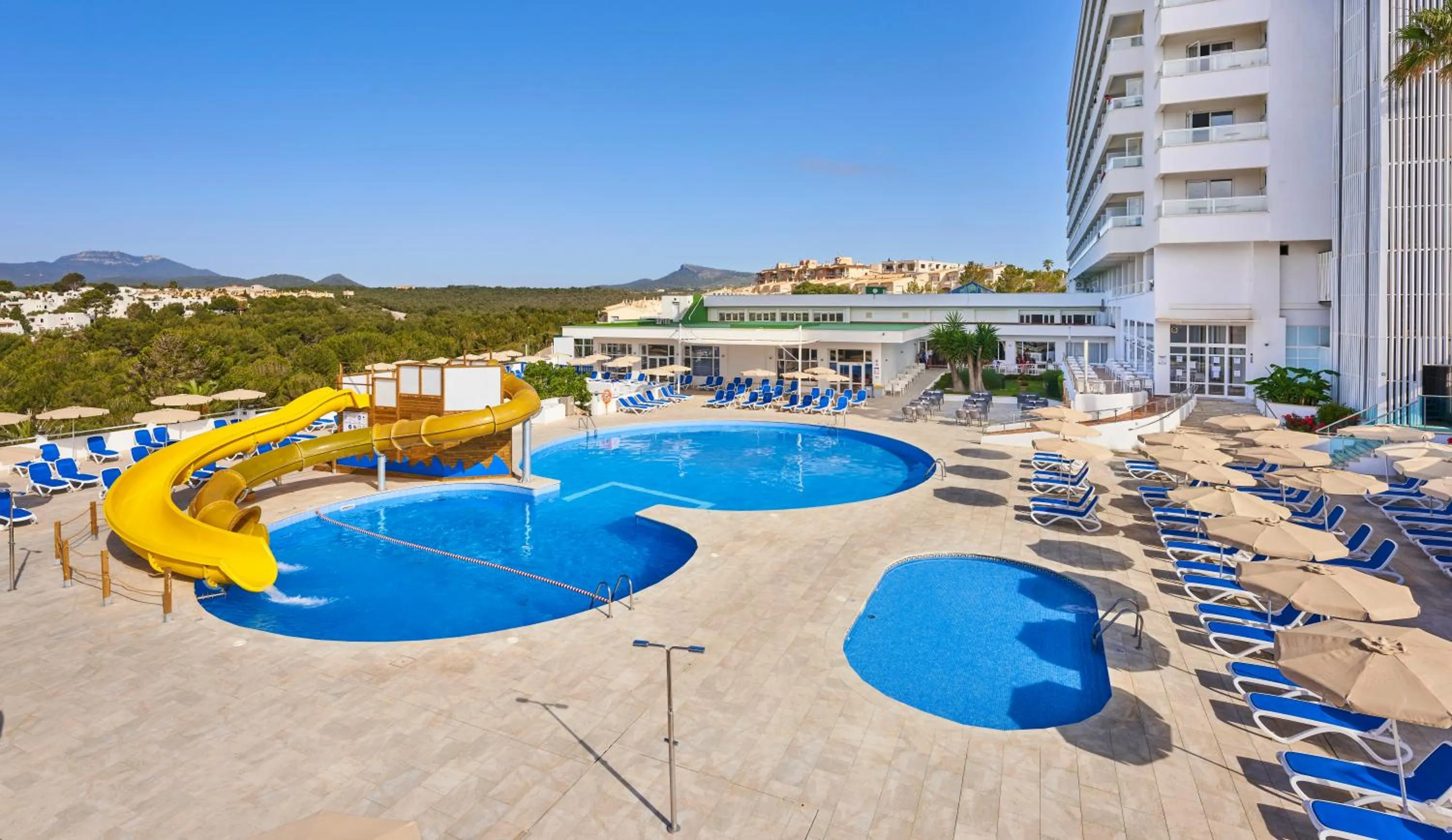 Swimming pool in Globales Samoa
