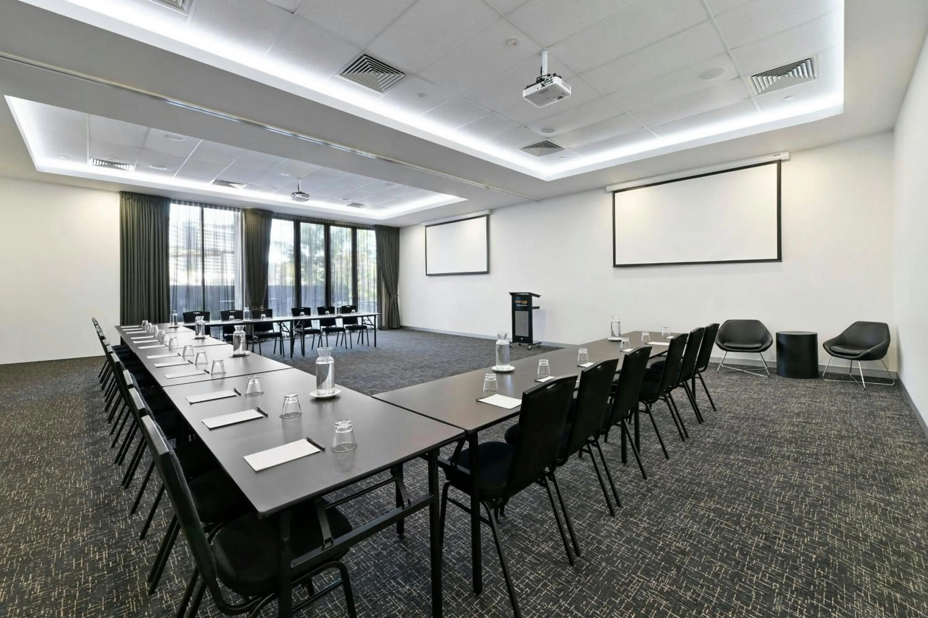 Meeting/conference room in Courtyard by Marriott Brisbane South Bank