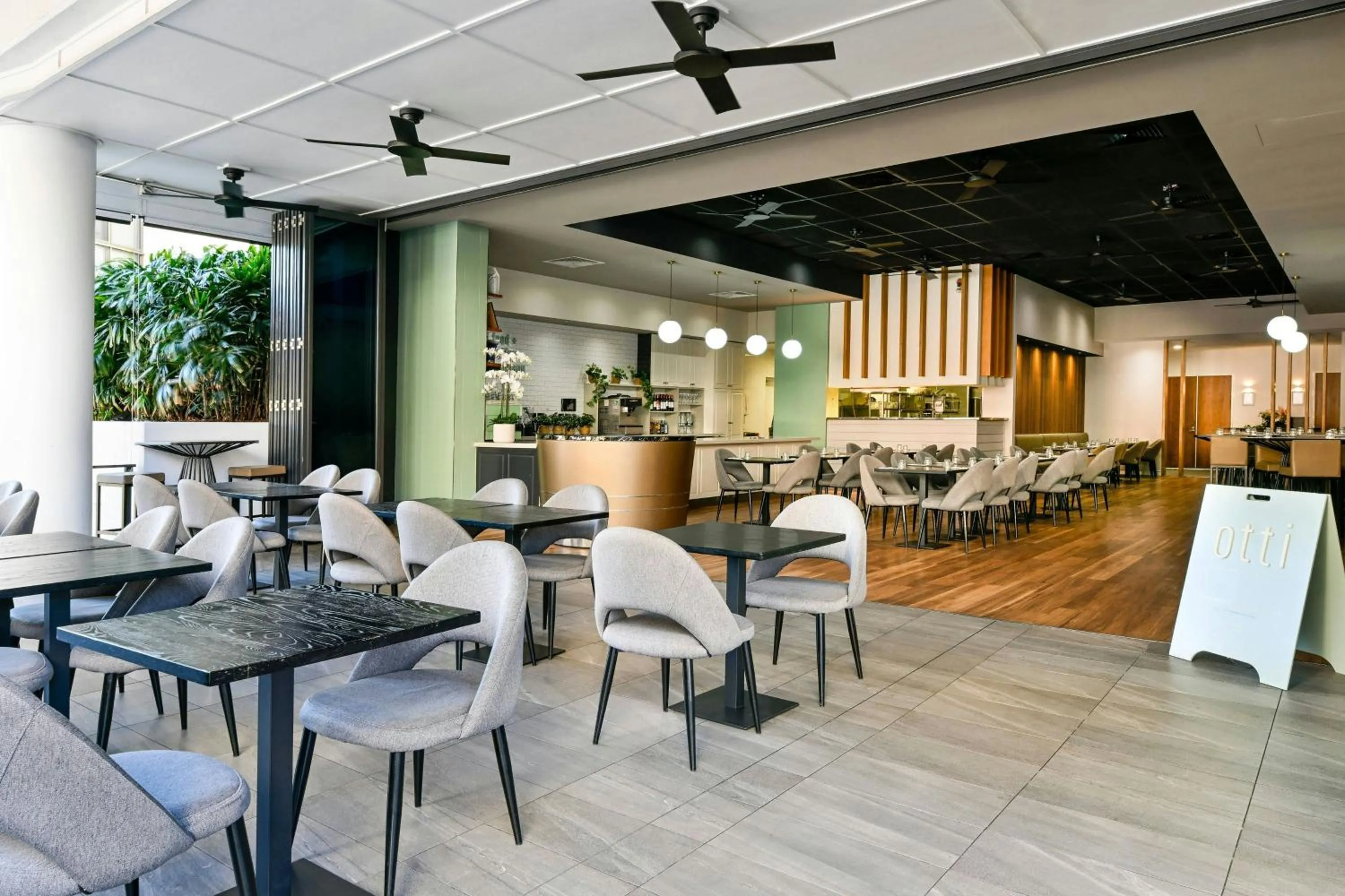 Restaurant/places to eat in Courtyard by Marriott Brisbane South Bank