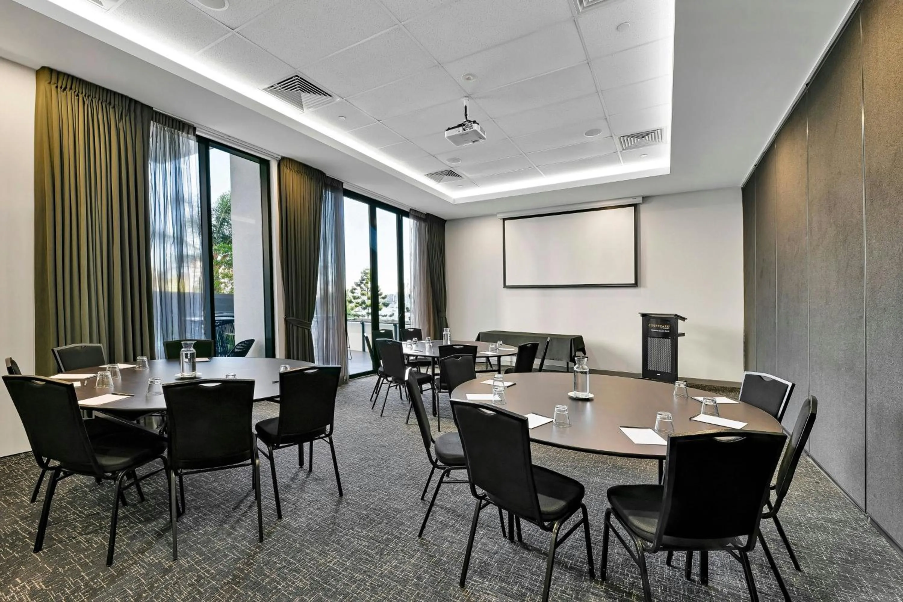 Meeting/conference room in Courtyard by Marriott Brisbane South Bank