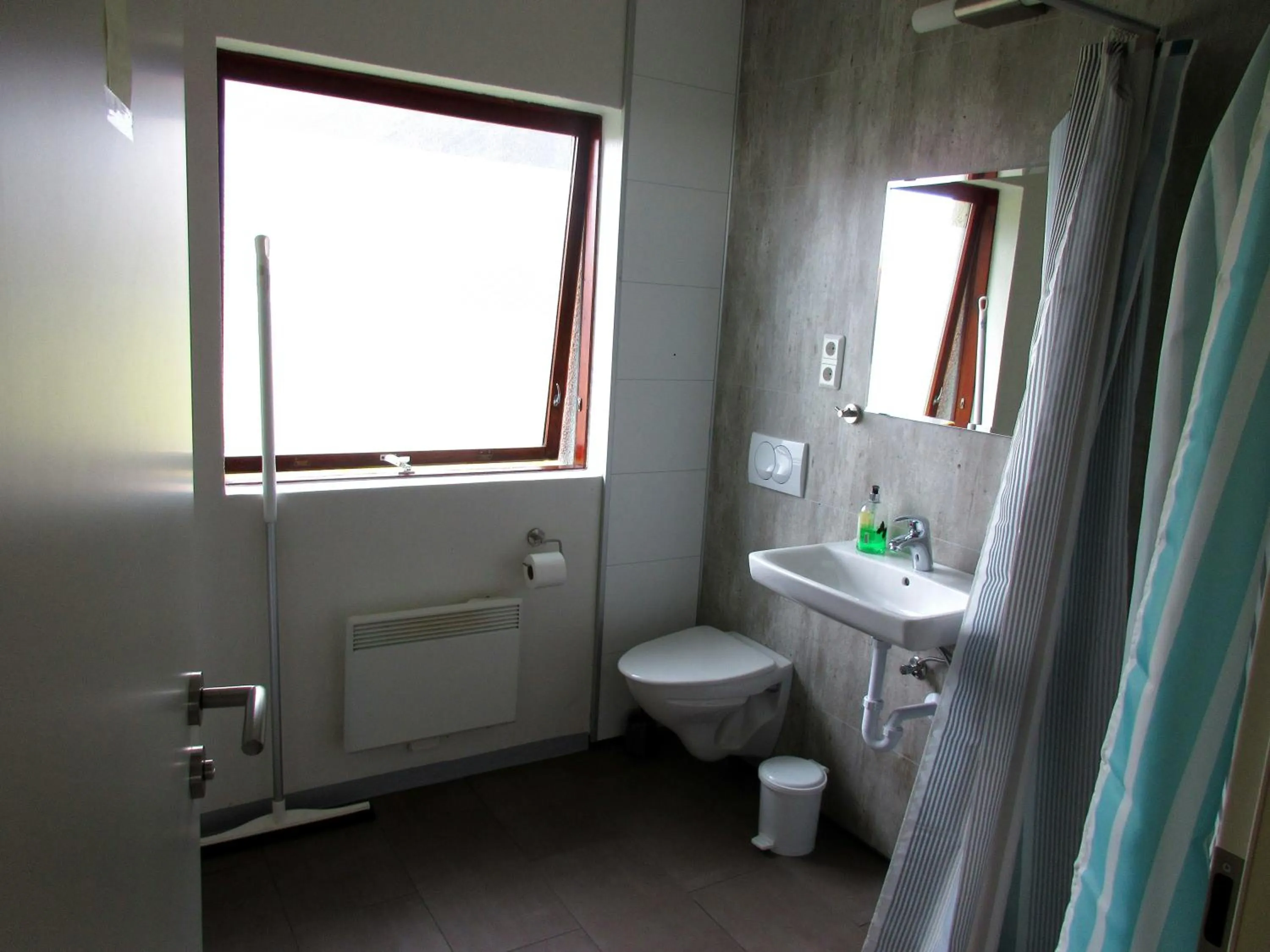 Bathroom in Rauðaberg II