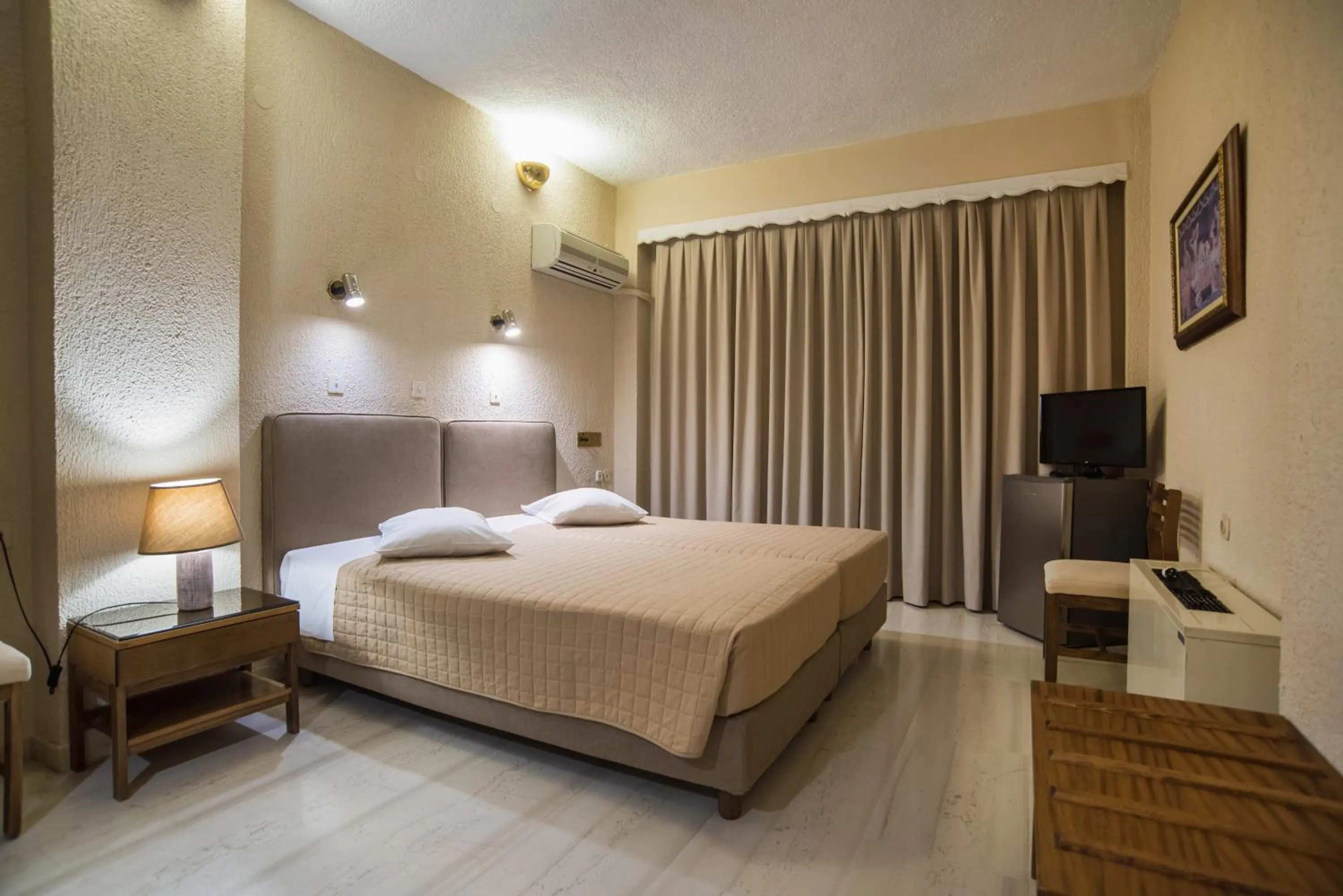 Bed in Olympic Hotel