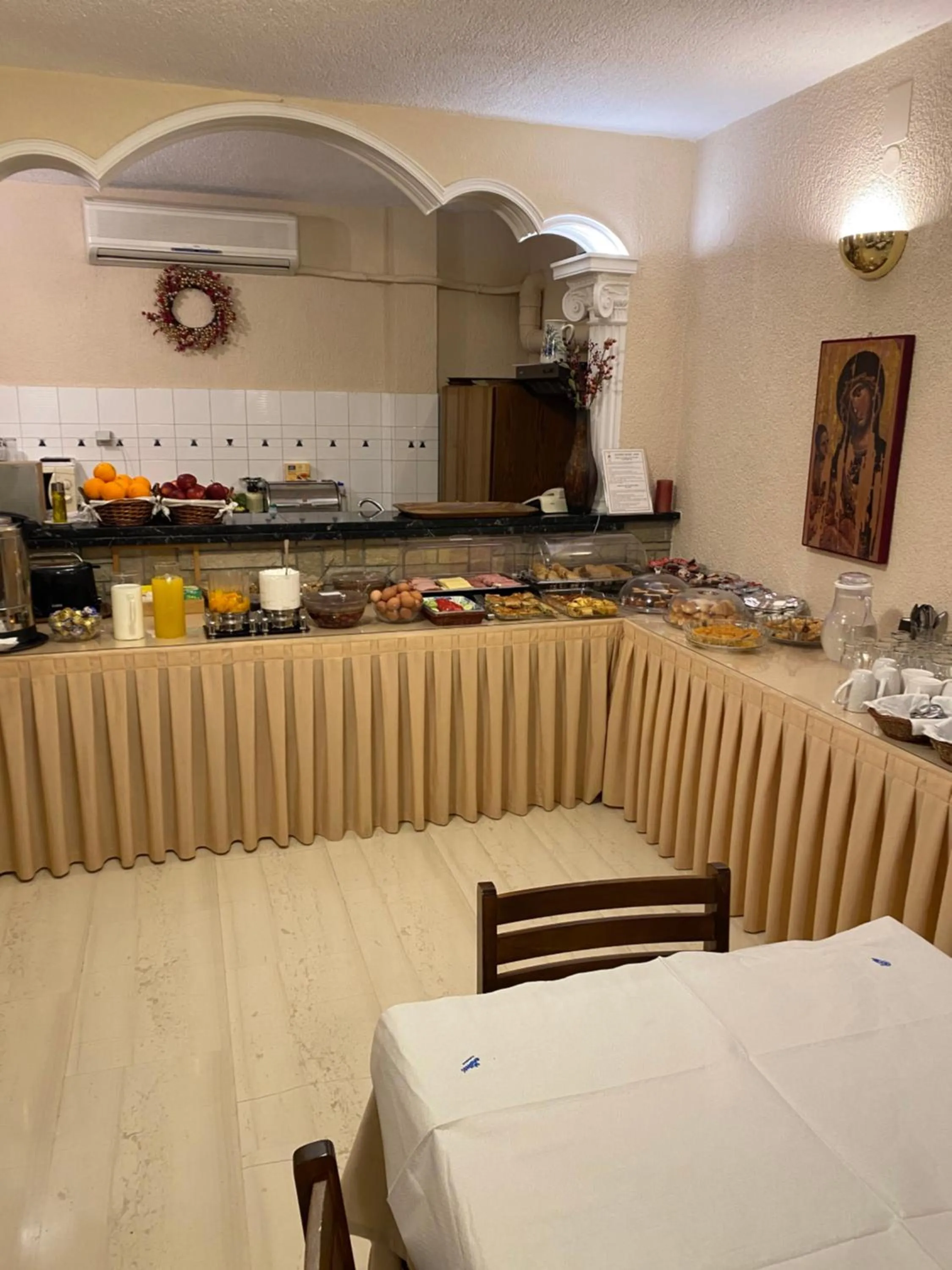 Buffet breakfast in Olympic Hotel