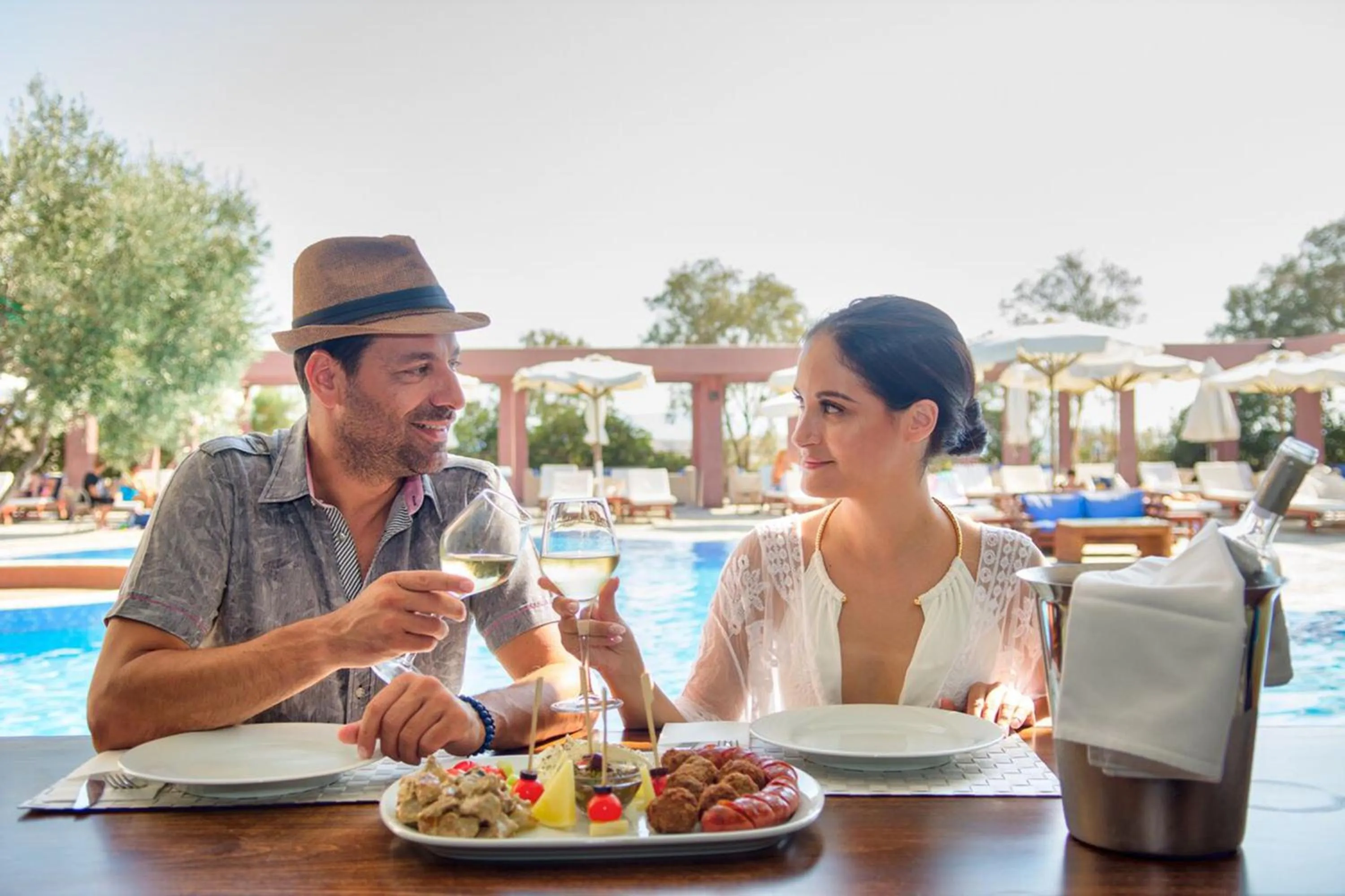 Restaurant/places to eat in Varos Village Boutique Hotel