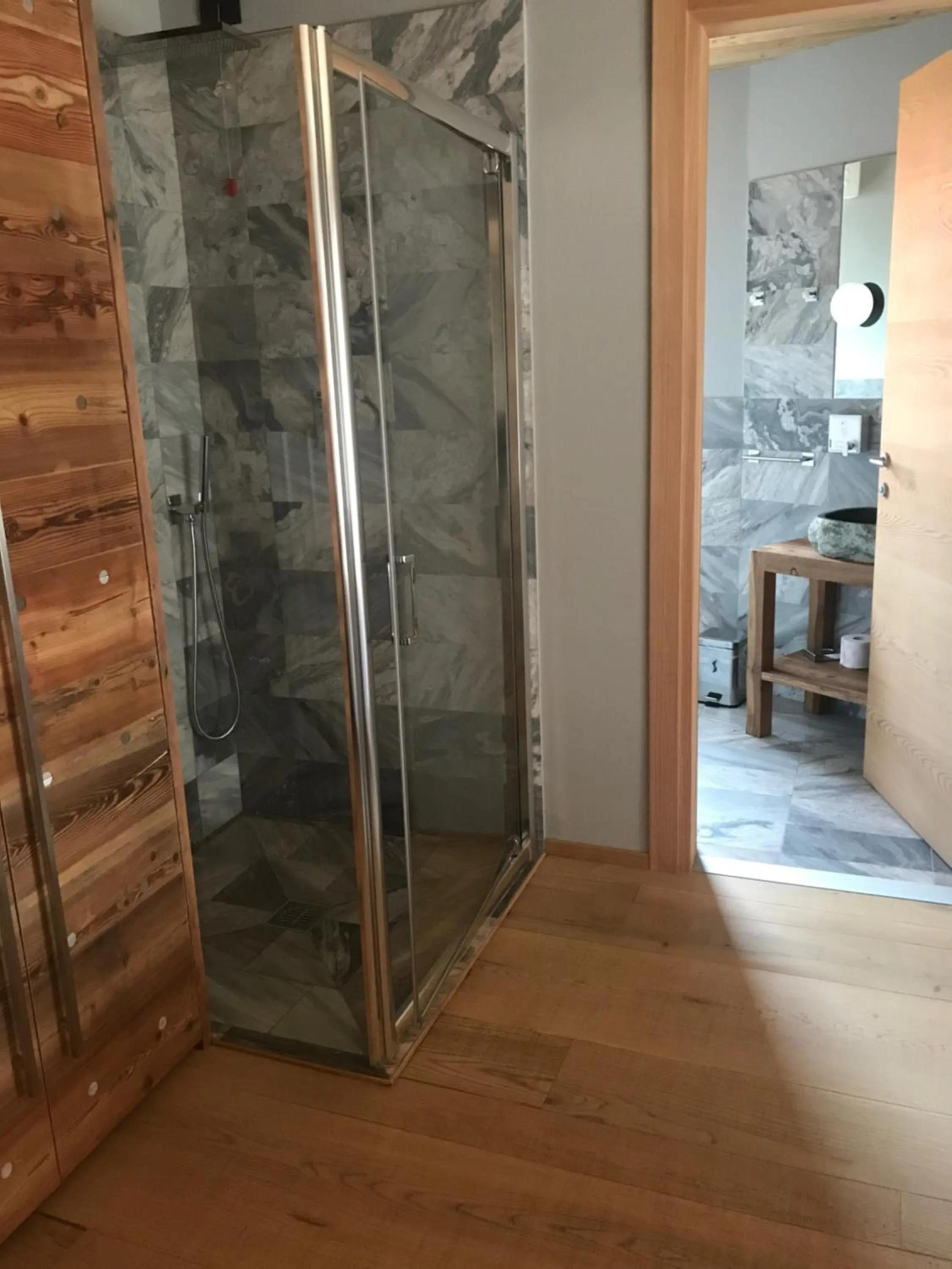 Shower in Aux Pieds du Roi - Suite & Spa