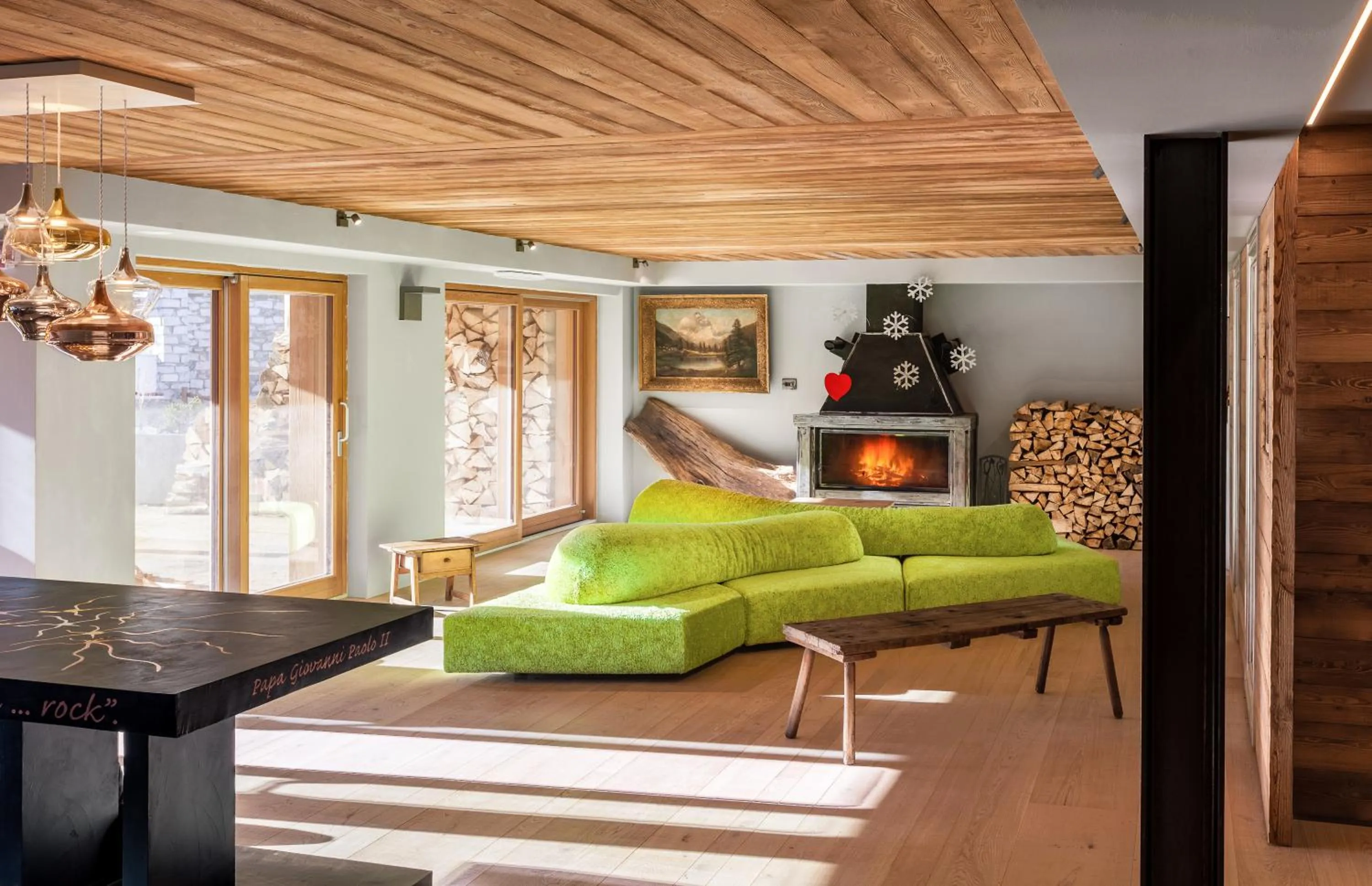 Lounge or bar in Aux Pieds du Roi - Suite & Spa