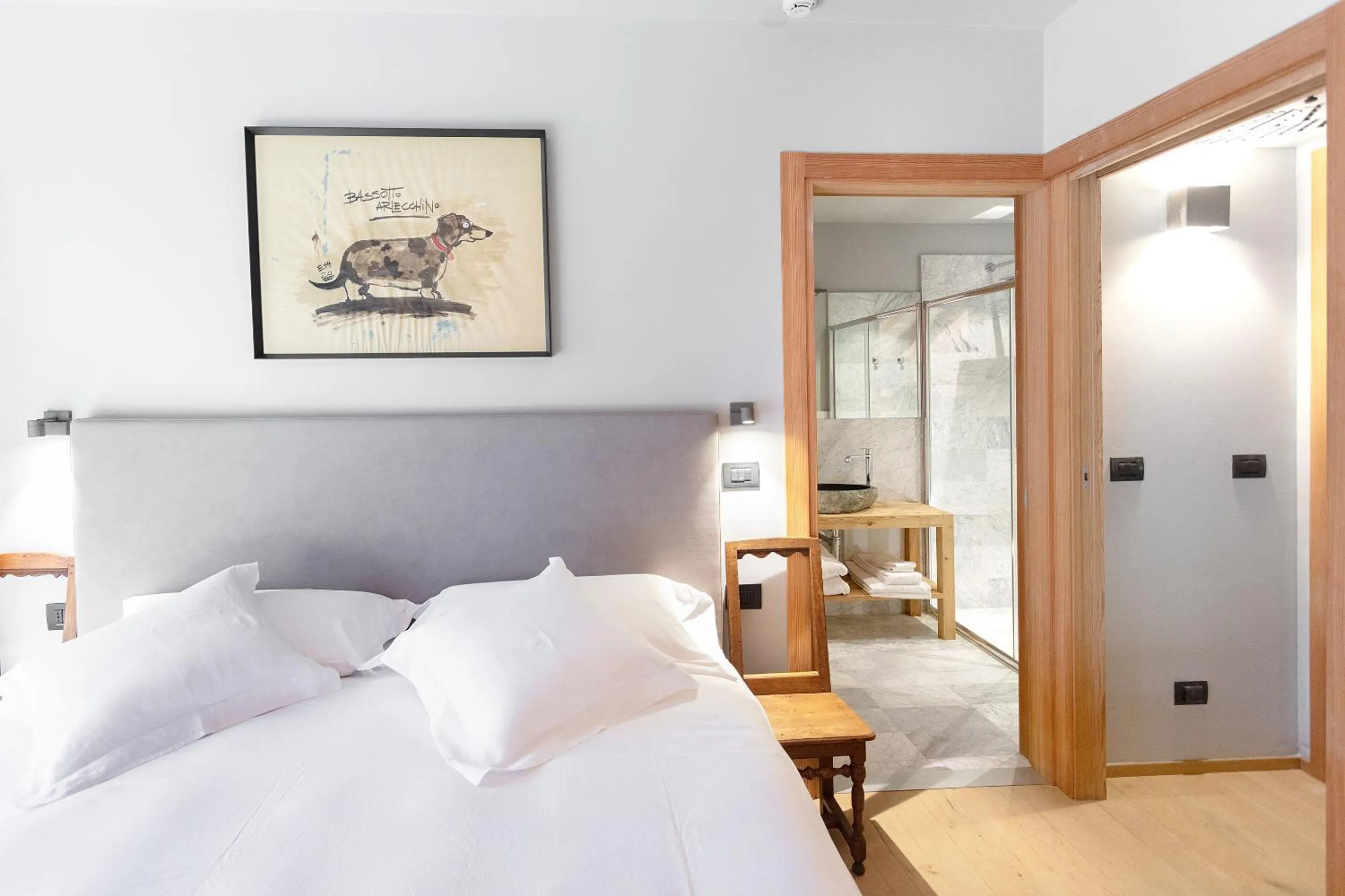 Bedroom, Bed in Aux Pieds du Roi - Suite & Spa