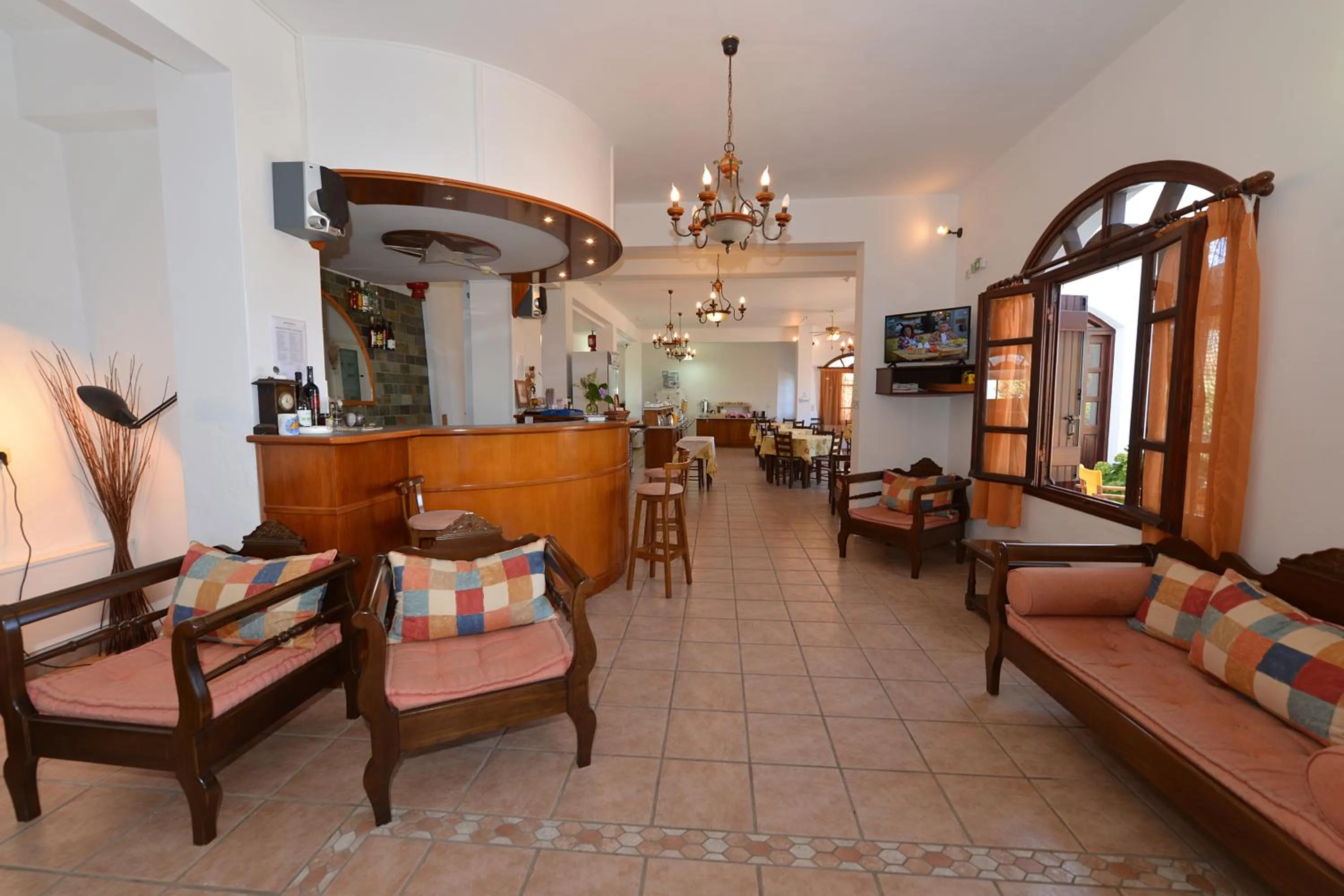 Restaurant/places to eat in Ikaros Star Hotel