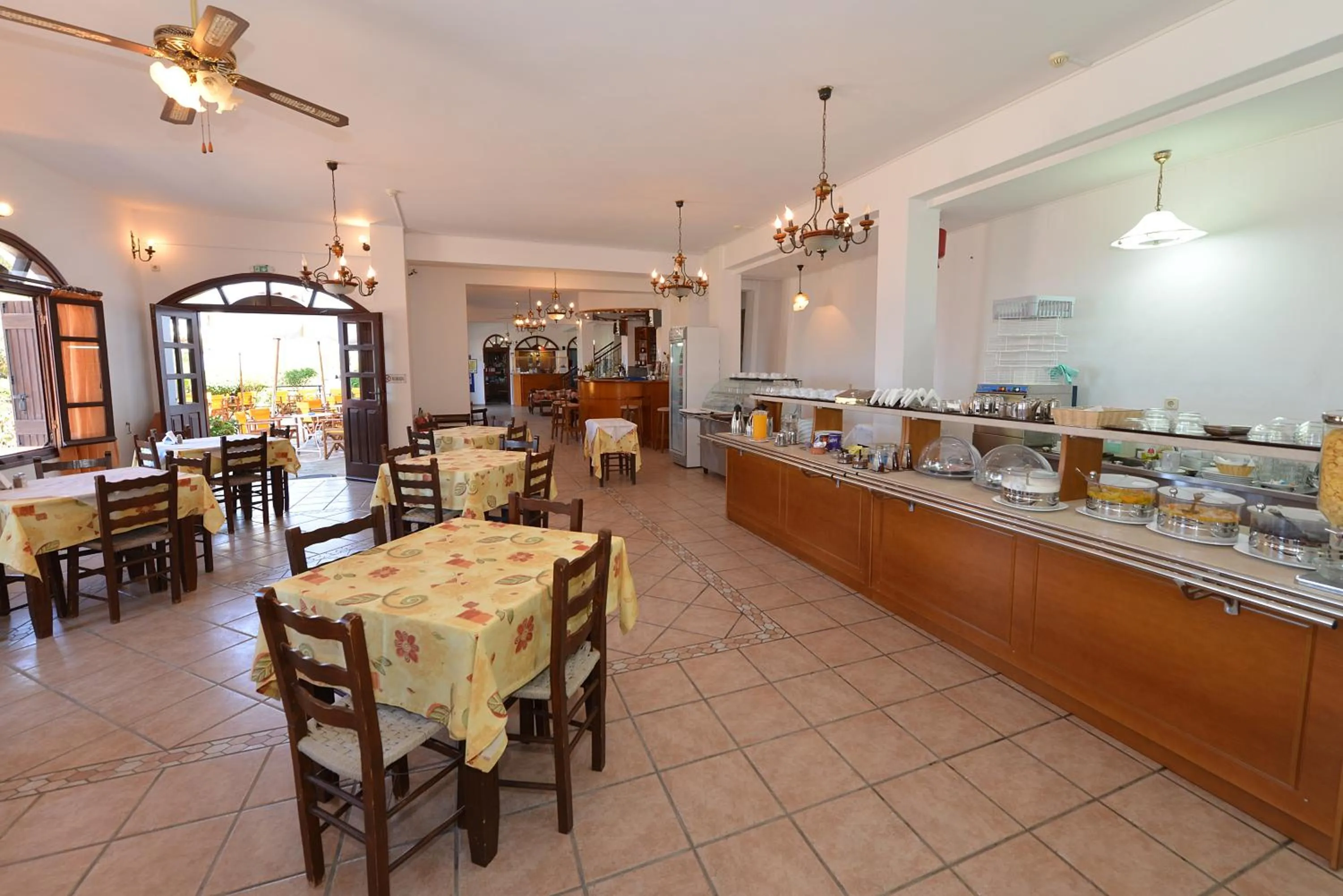 Restaurant/places to eat in Ikaros Star Hotel