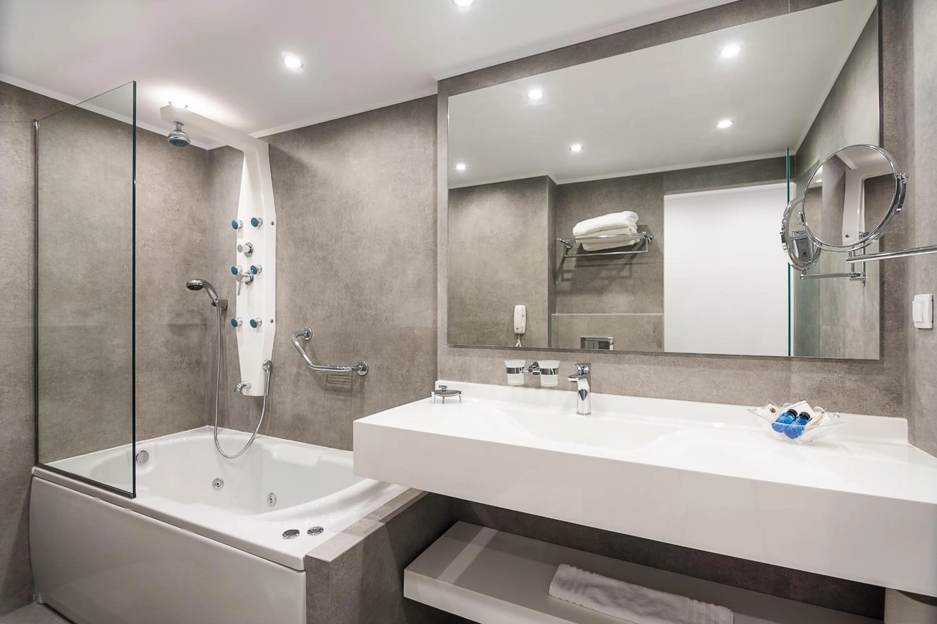 Hot Tub in Tylissos Beach Hotel - Adults Only