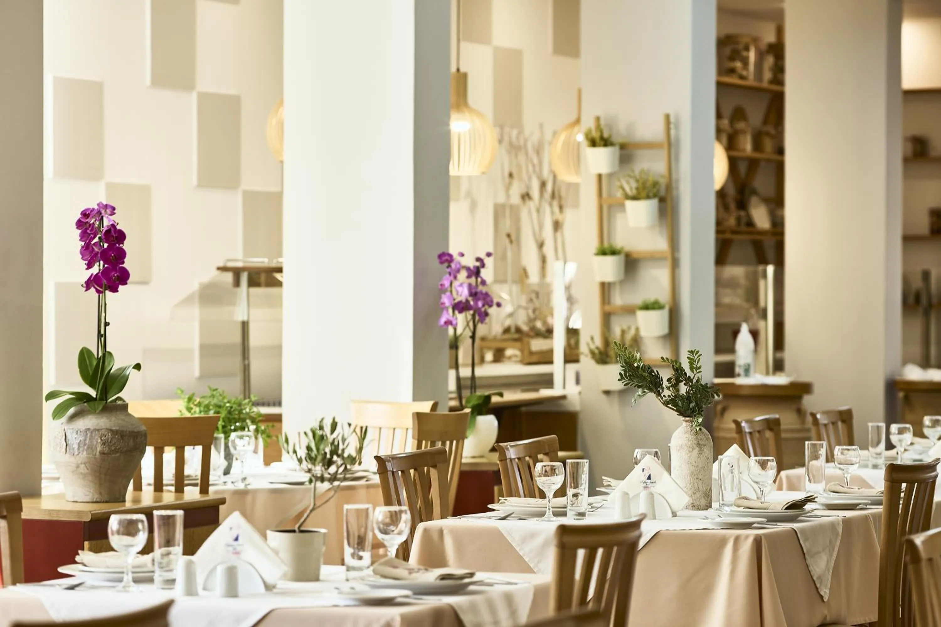 Restaurant/places to eat in Tylissos Beach Hotel - Adults Only