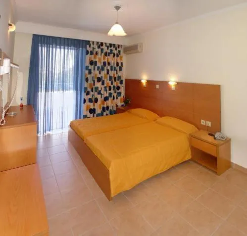 Photo of the whole room in Hotel Tigaki's Star