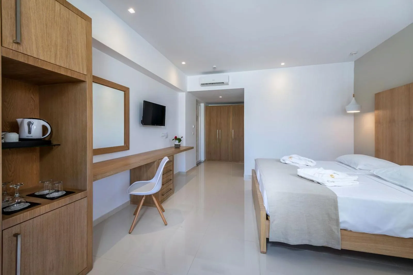 Coffee/tea facilities, Bed in Gaia Palace