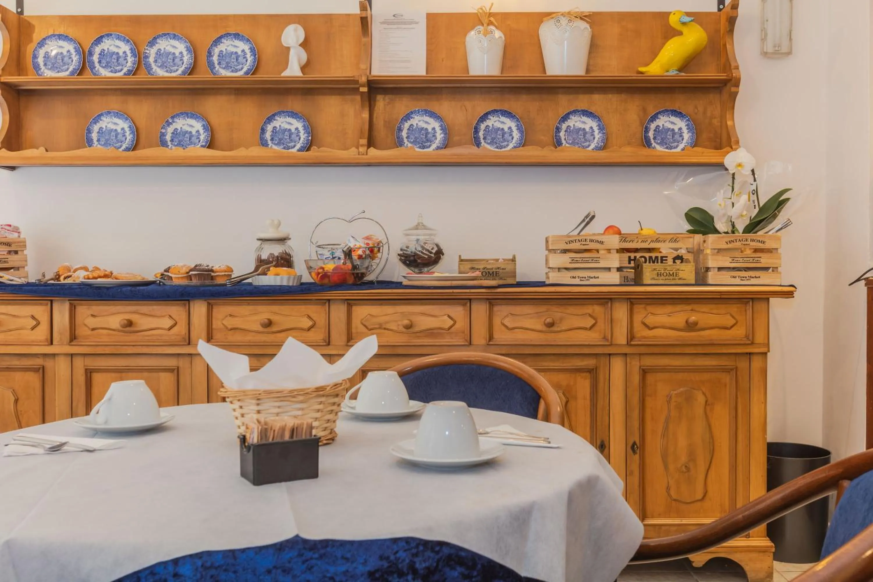 Decorative detail in Hotel Viterbo Inn