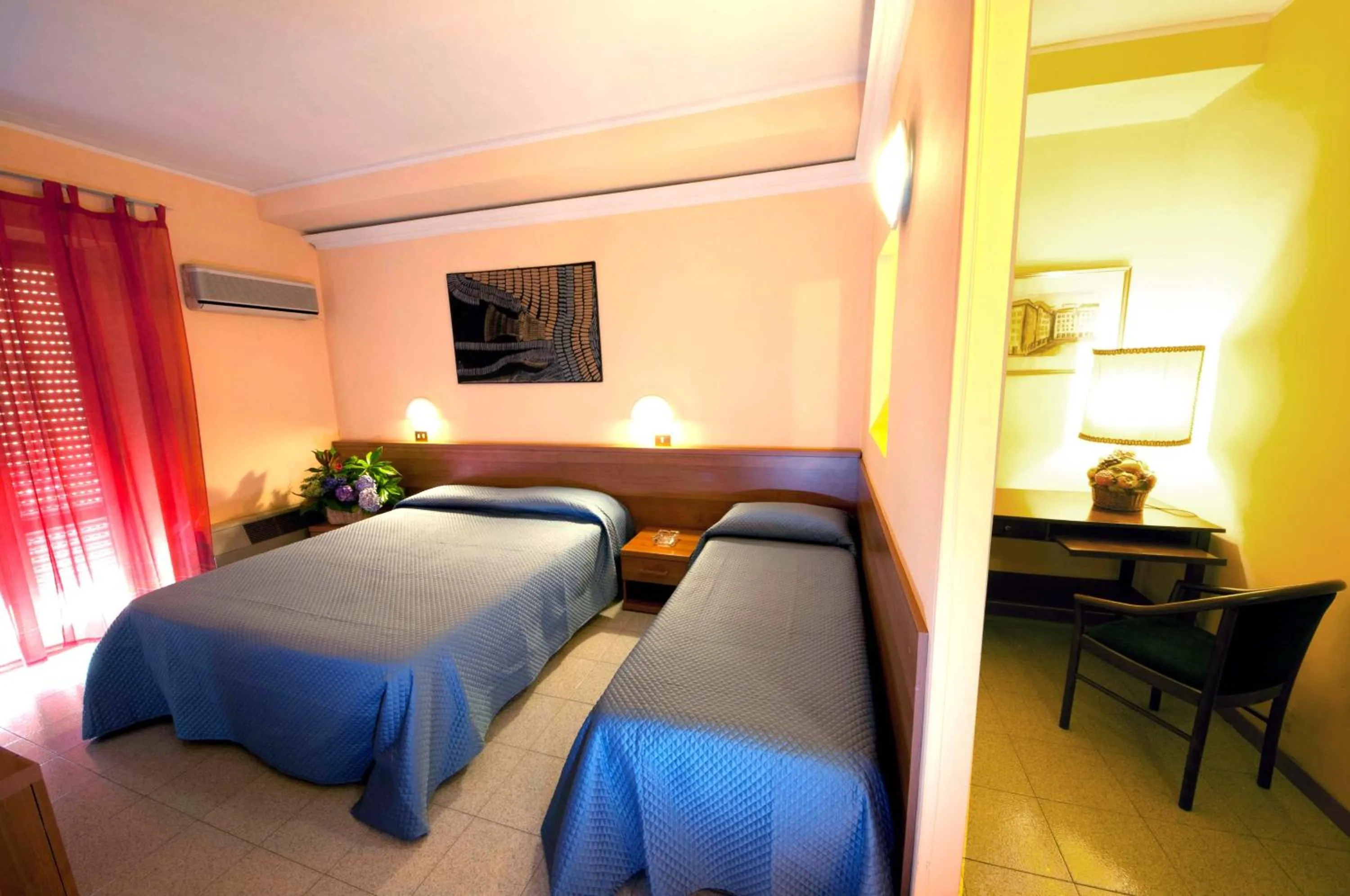 Photo of the whole room, Bed in Hotel Viterbo Inn