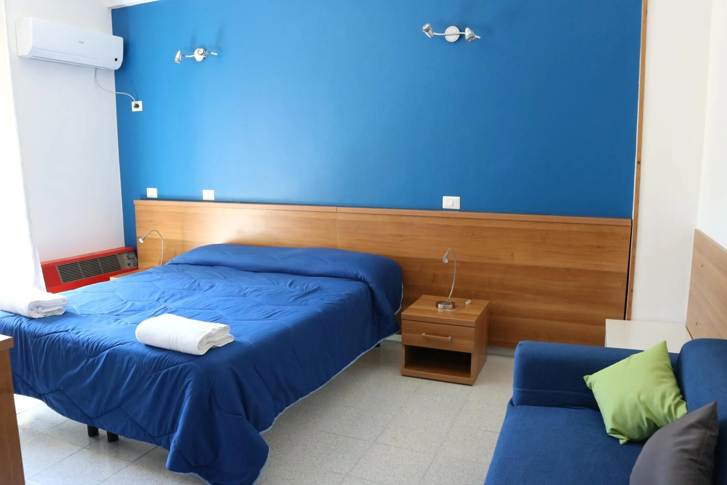 Photo of the whole room, Bed in Hotel Viterbo Inn