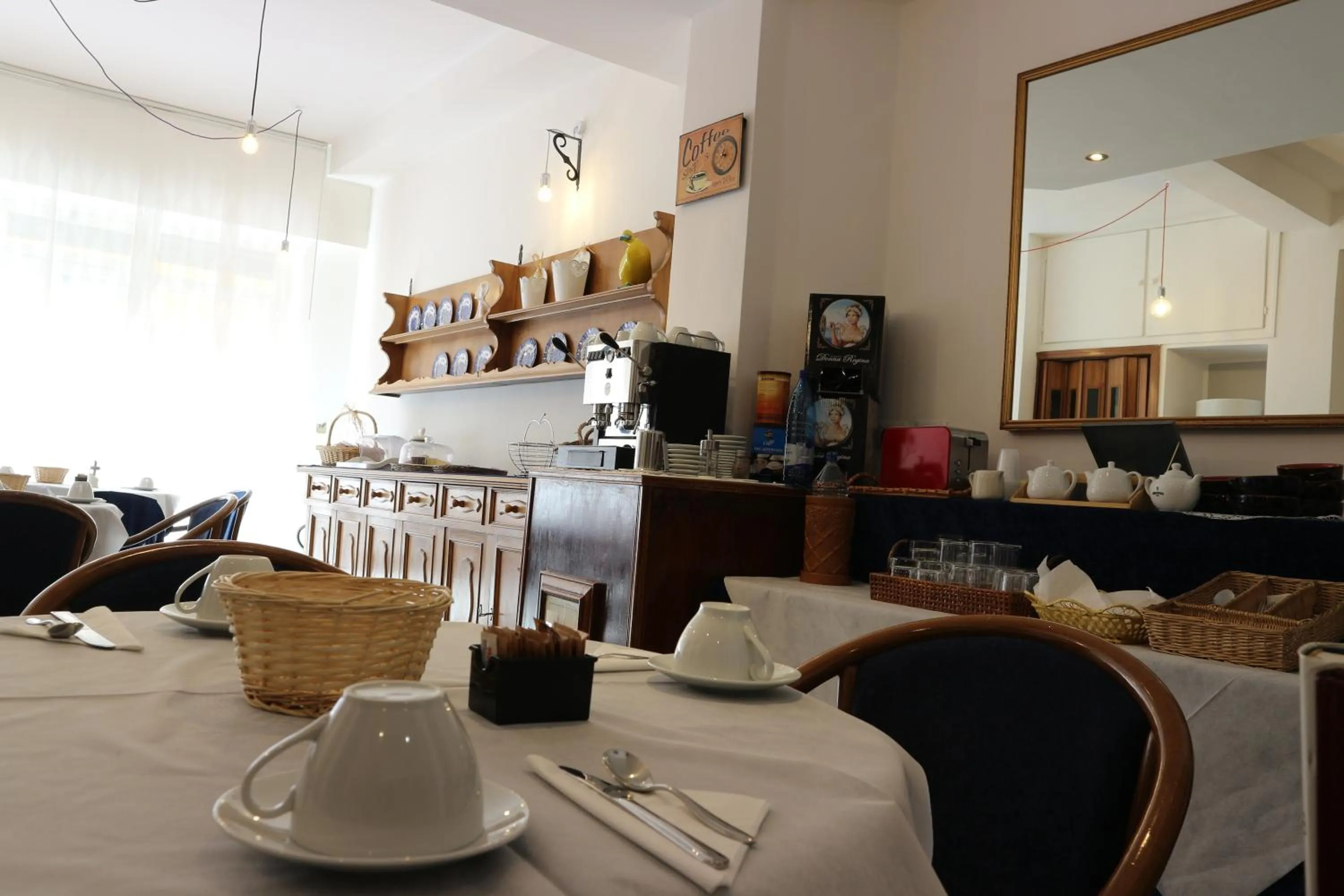 Restaurant/places to eat in Hotel Viterbo Inn