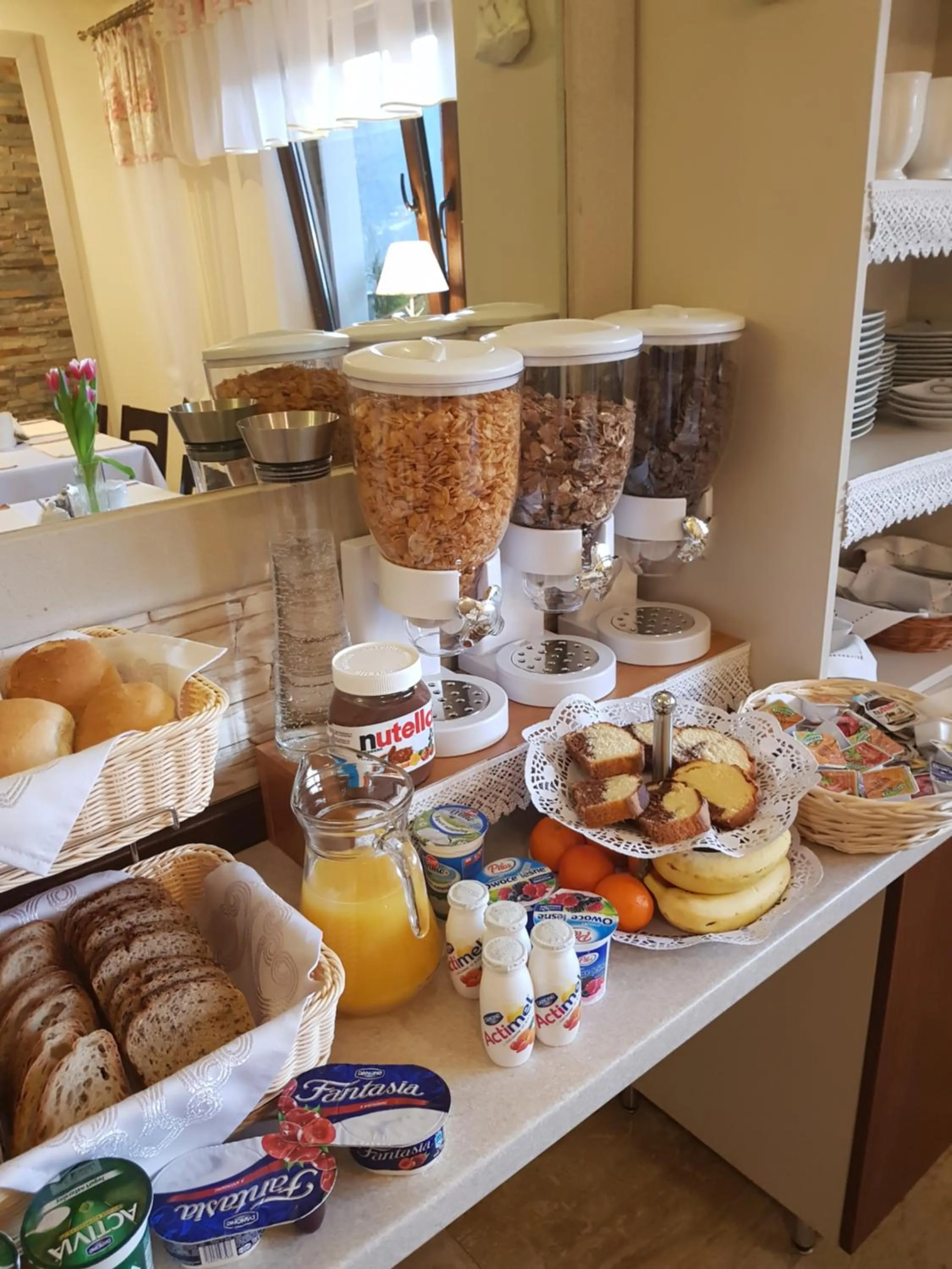 Buffet breakfast in Irena