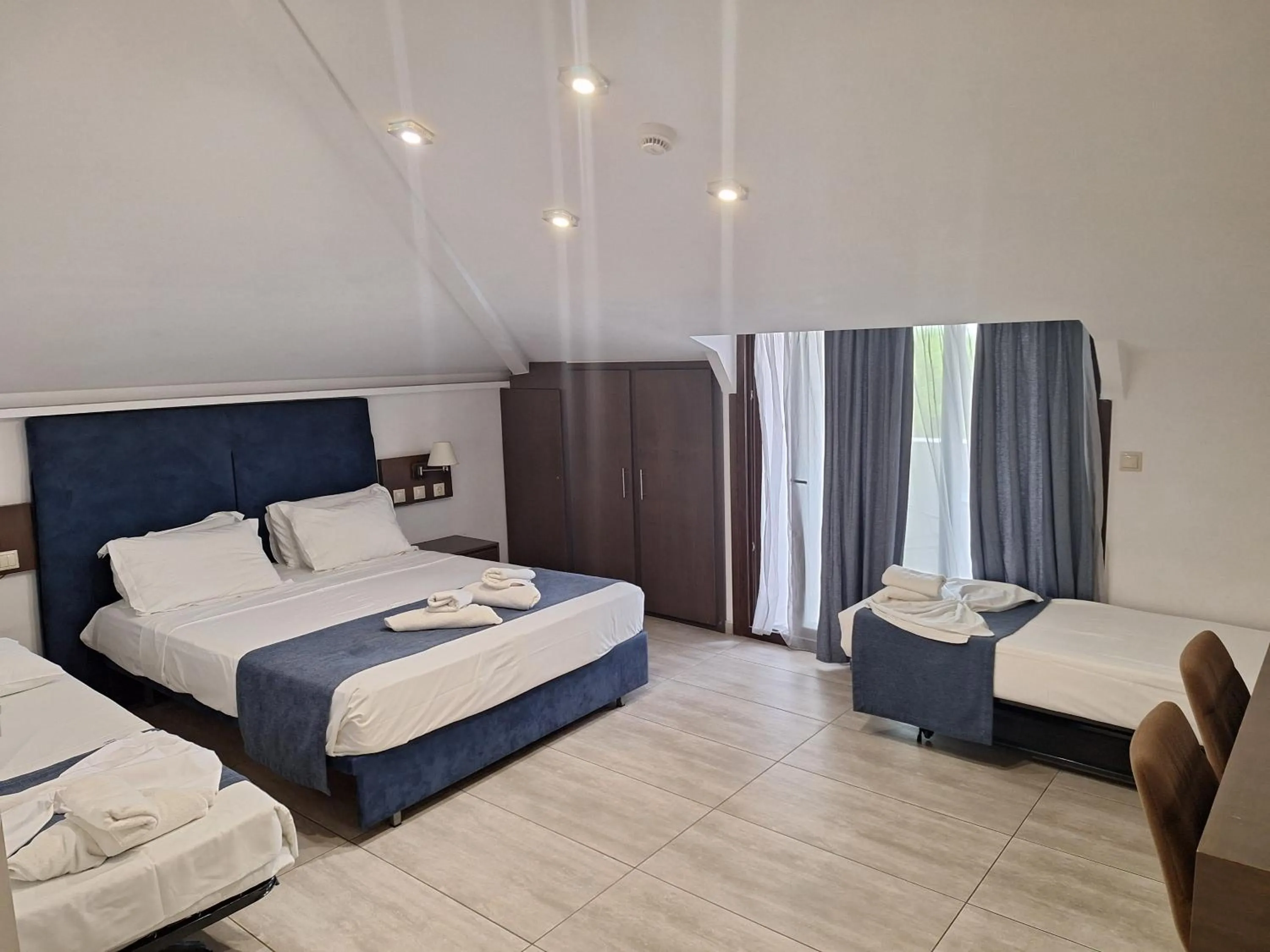 Photo of the whole room, Bed in Perinthos Hotel