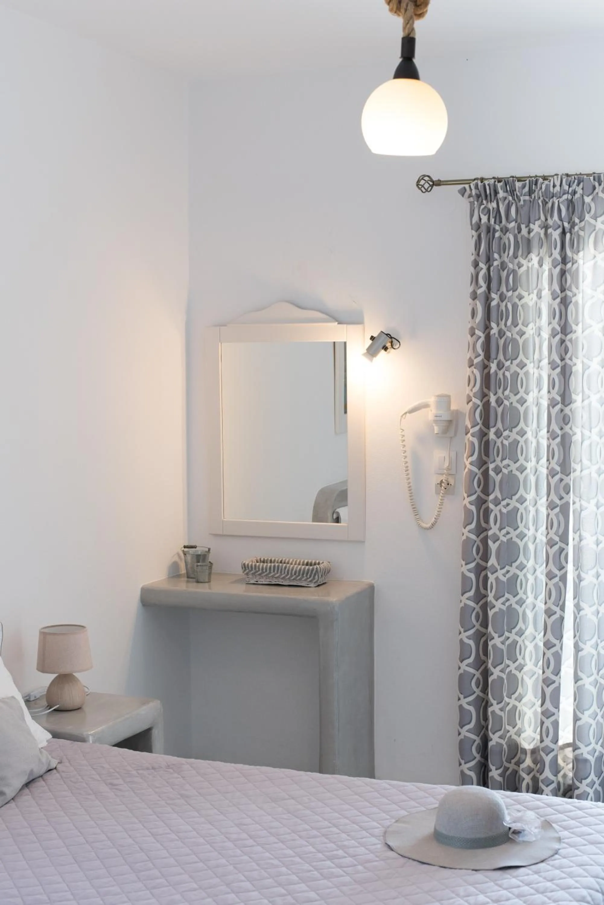 Bed in KrotiriBay adults