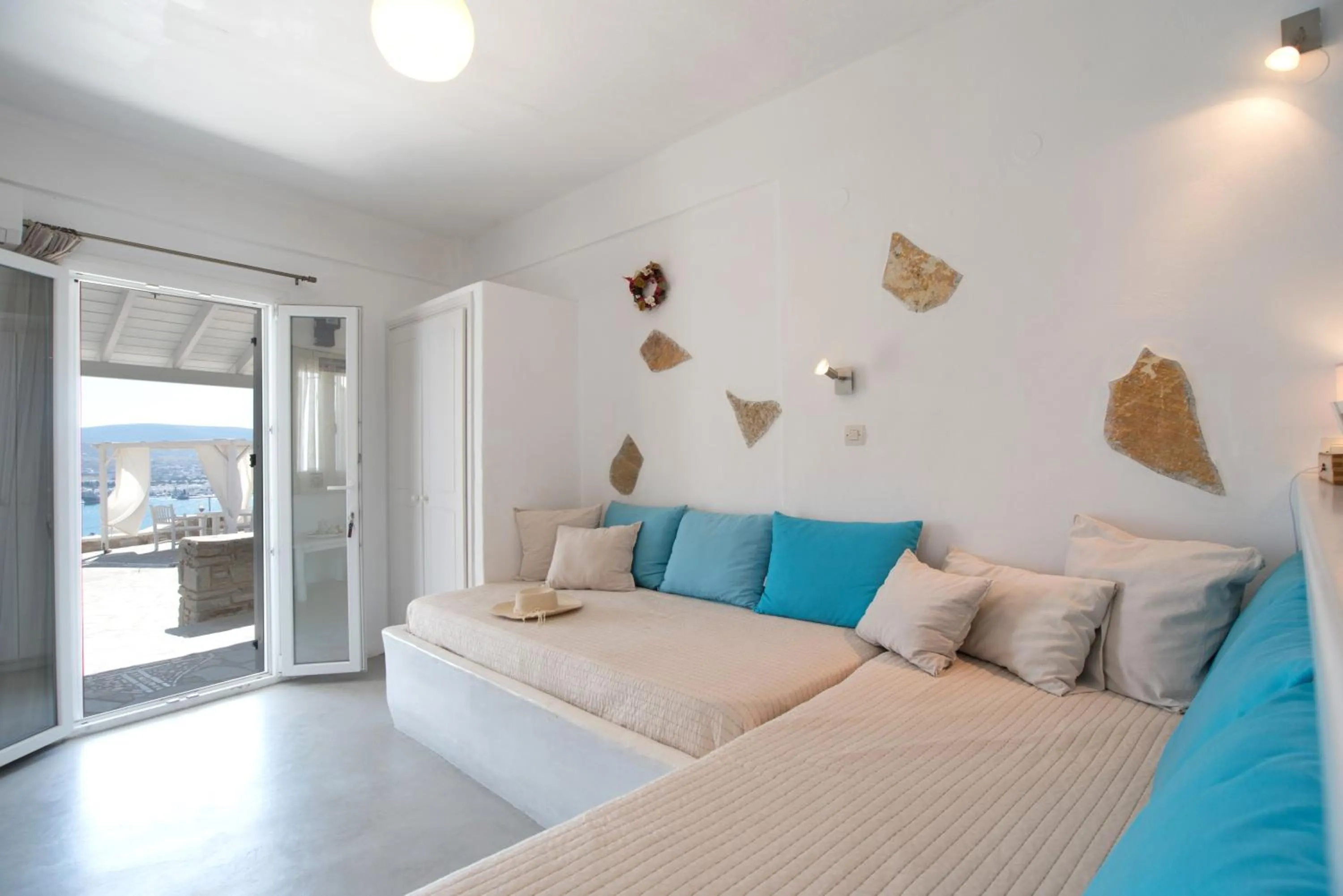 Living room, Bed in KrotiriBay adults