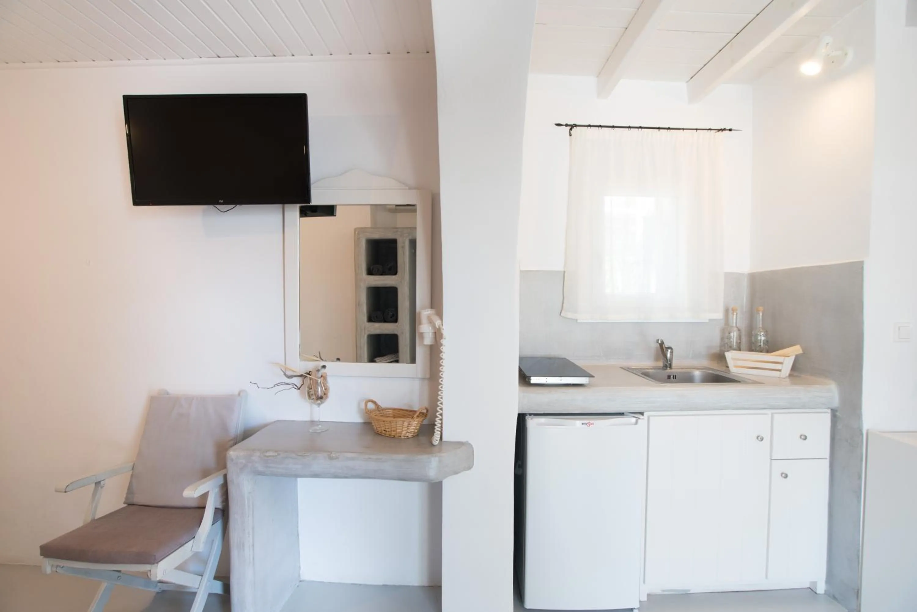 Kitchen or kitchenette in KrotiriBay adults