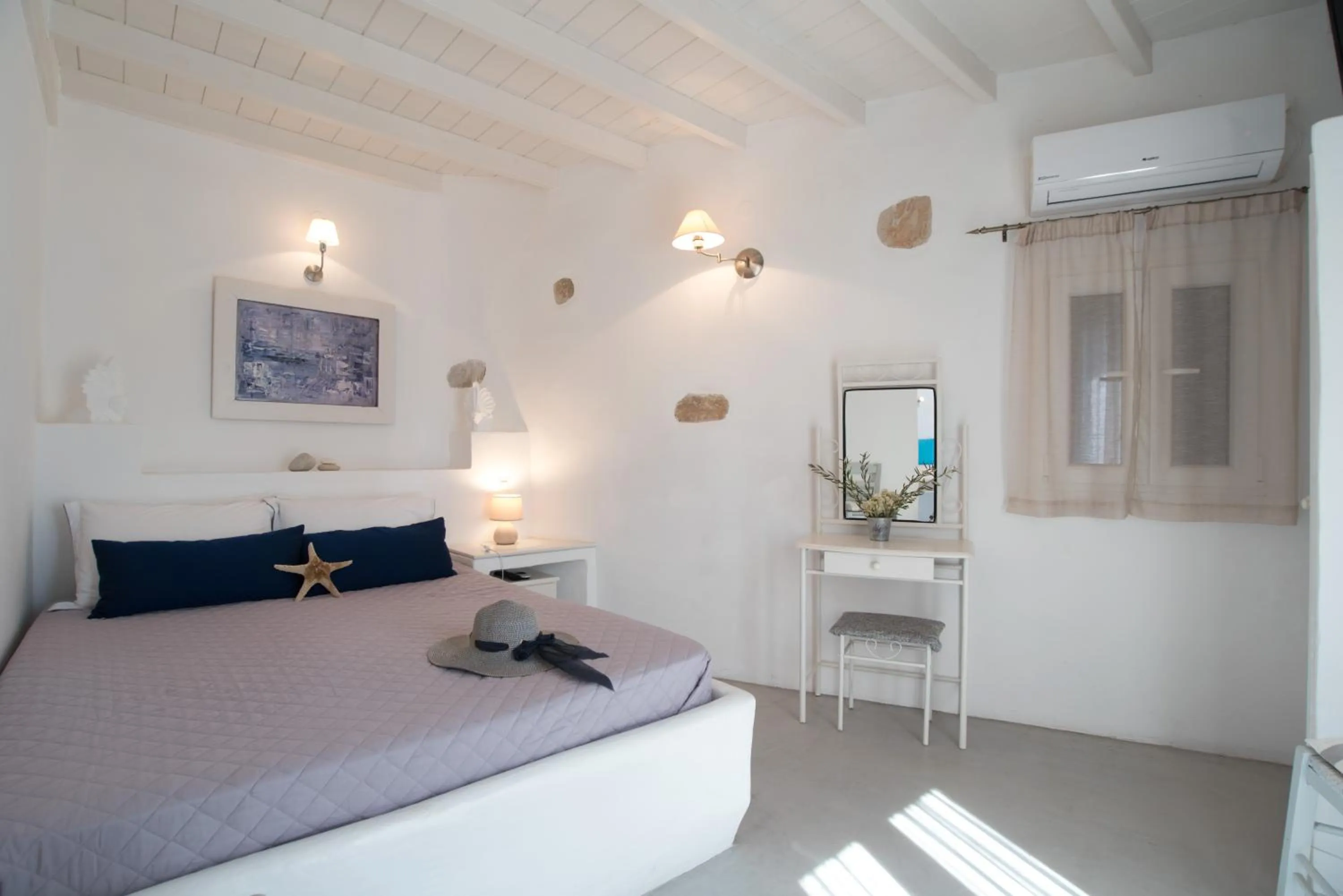 Bed in KrotiriBay adults