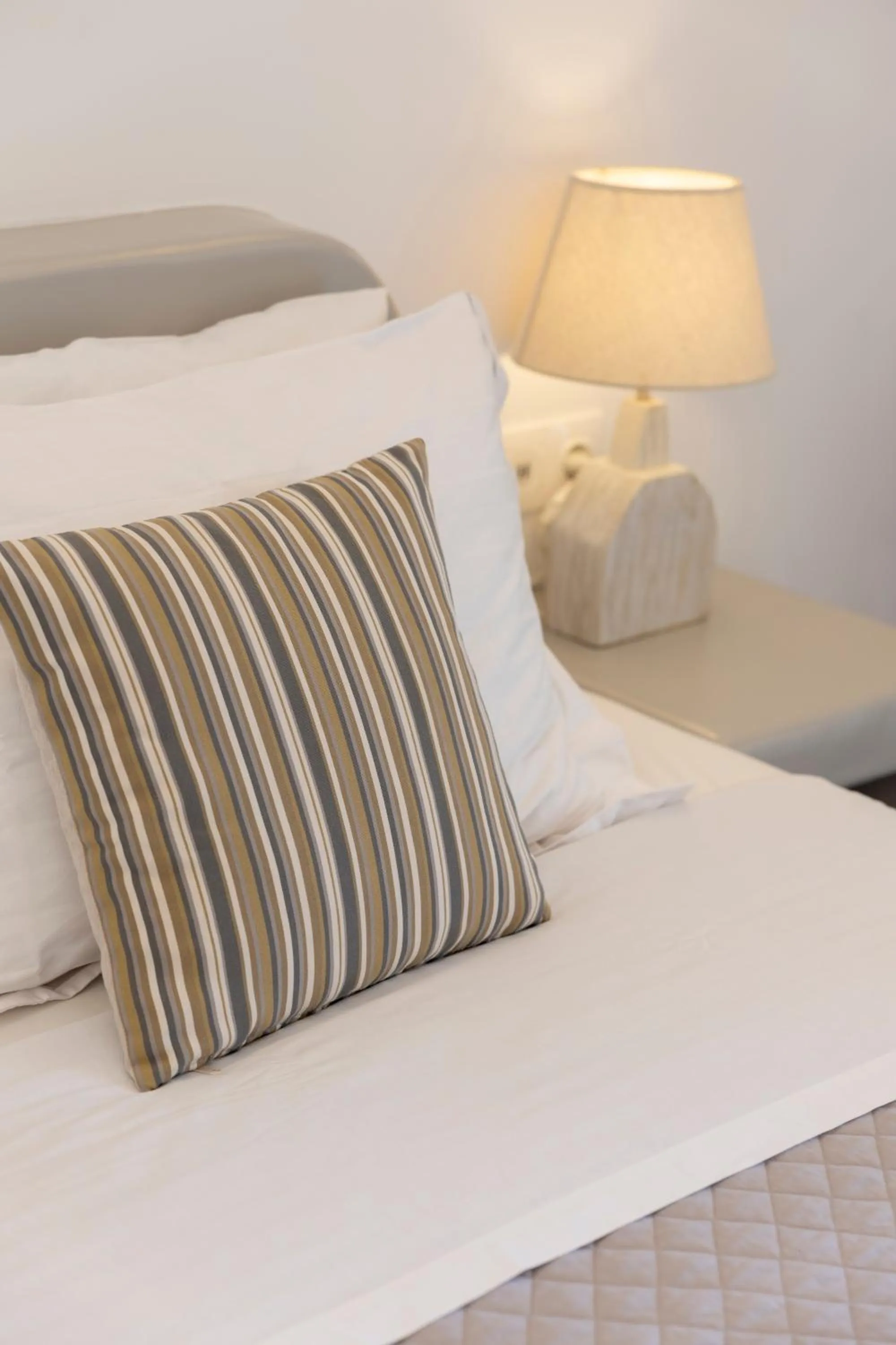 Bed in KrotiriBay adults