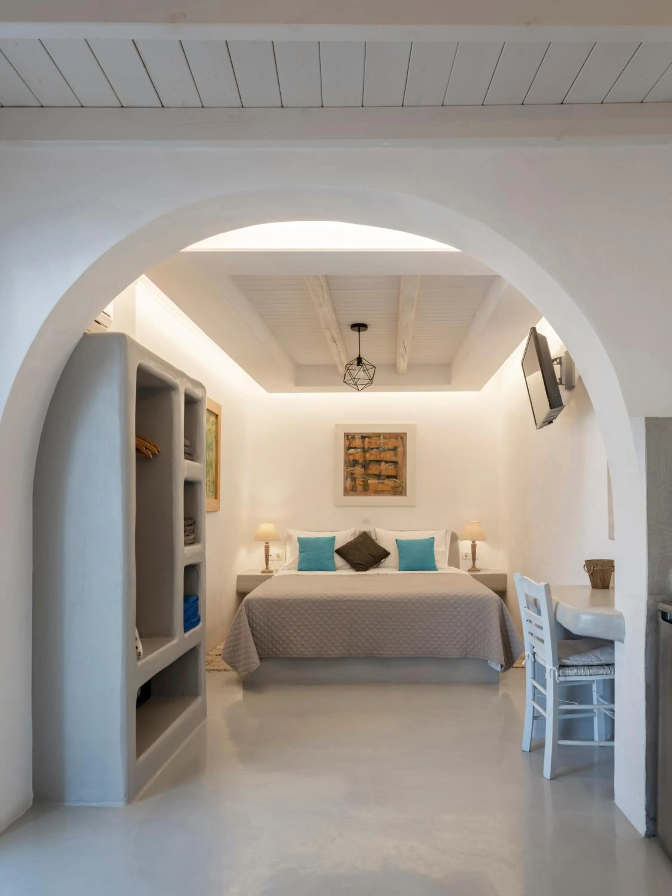 Bed in KrotiriBay adults