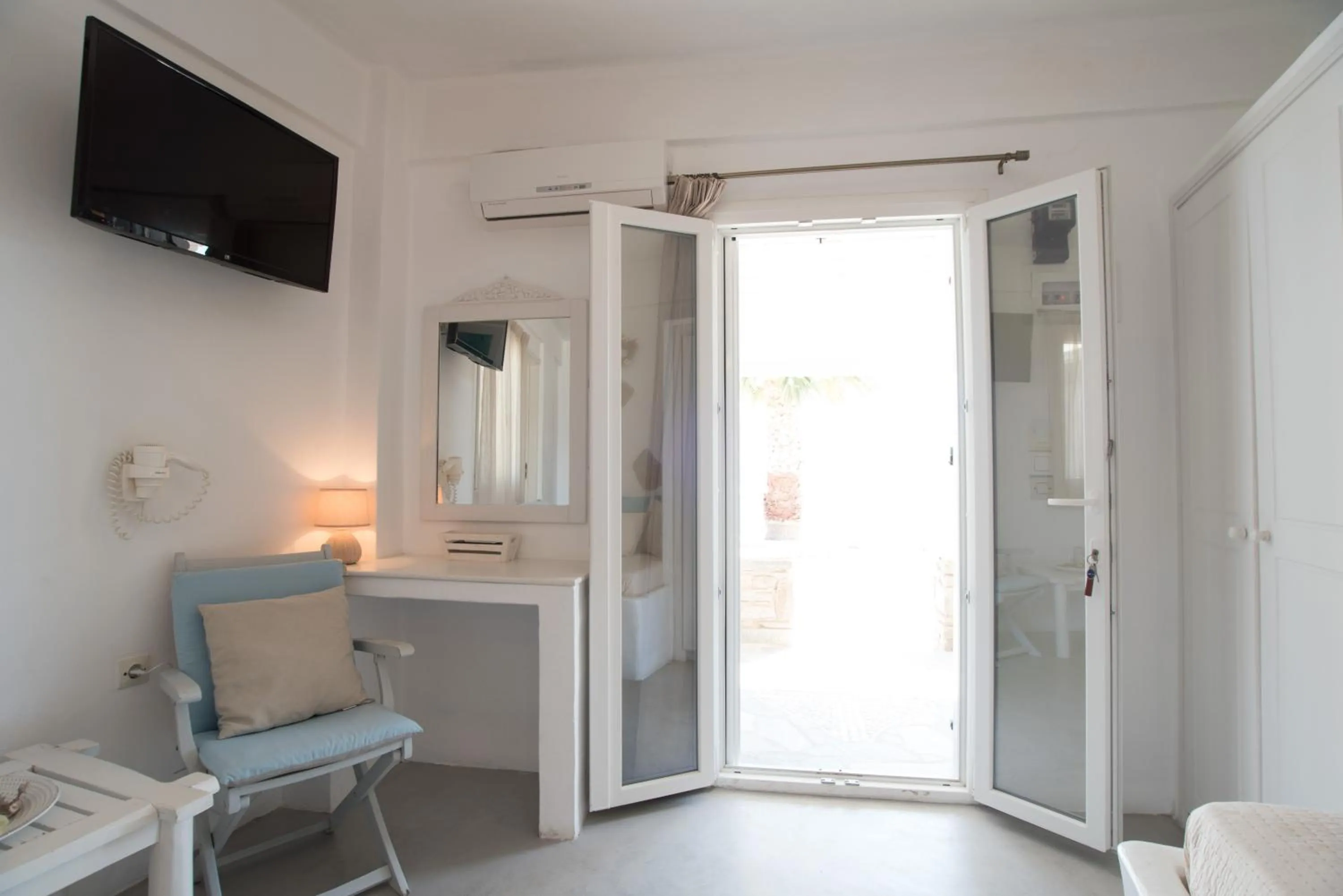 Bed in KrotiriBay adults