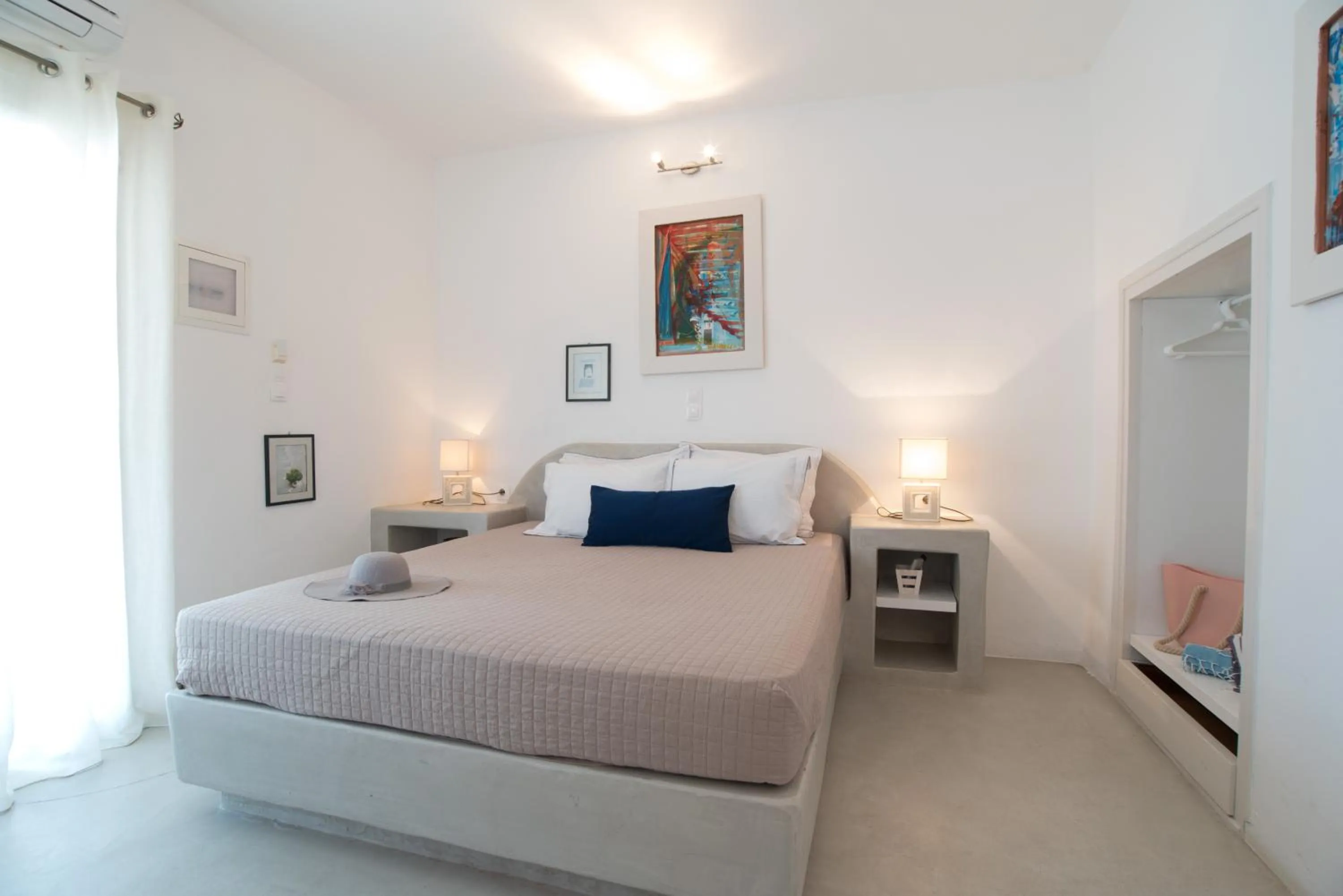 Decorative detail, Bed in KrotiriBay adults