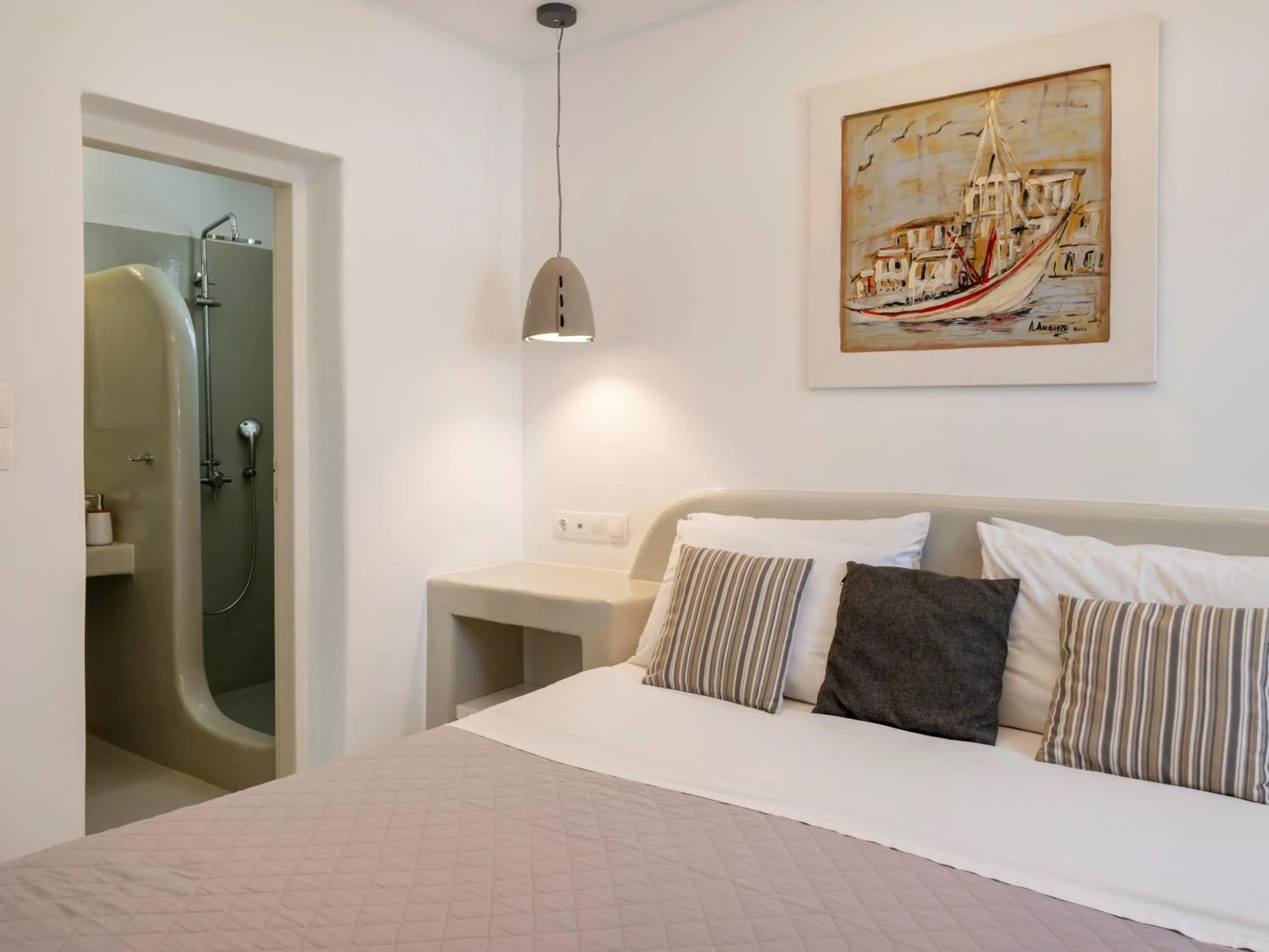 Bed in KrotiriBay adults