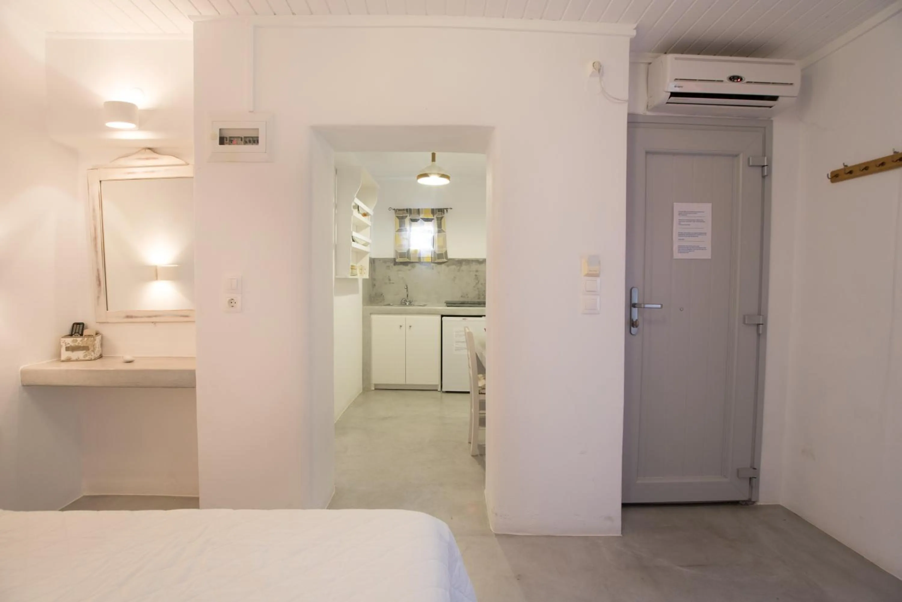 Kitchen or kitchenette, Bed in KrotiriBay adults