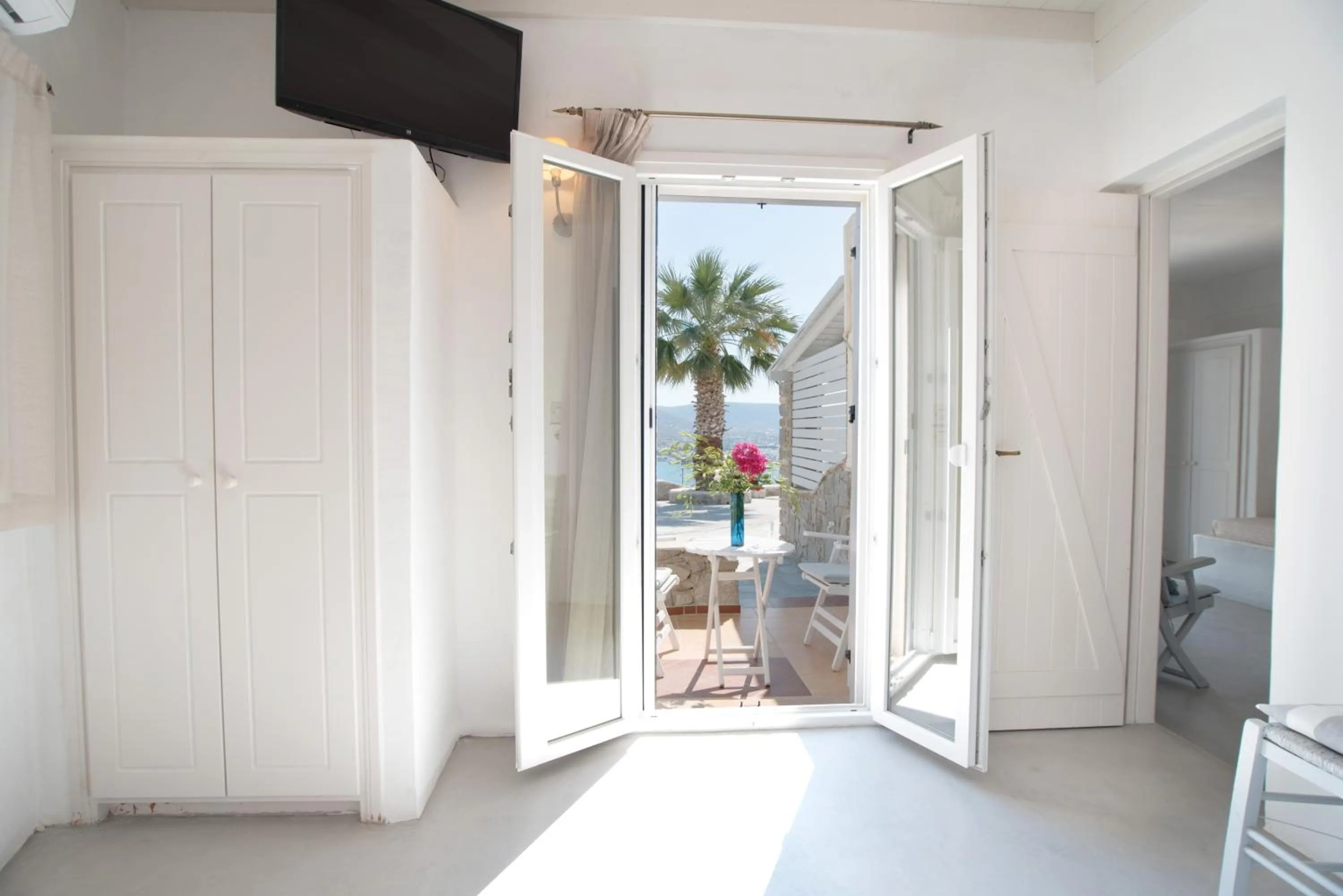 TV and multimedia in KrotiriBay adults