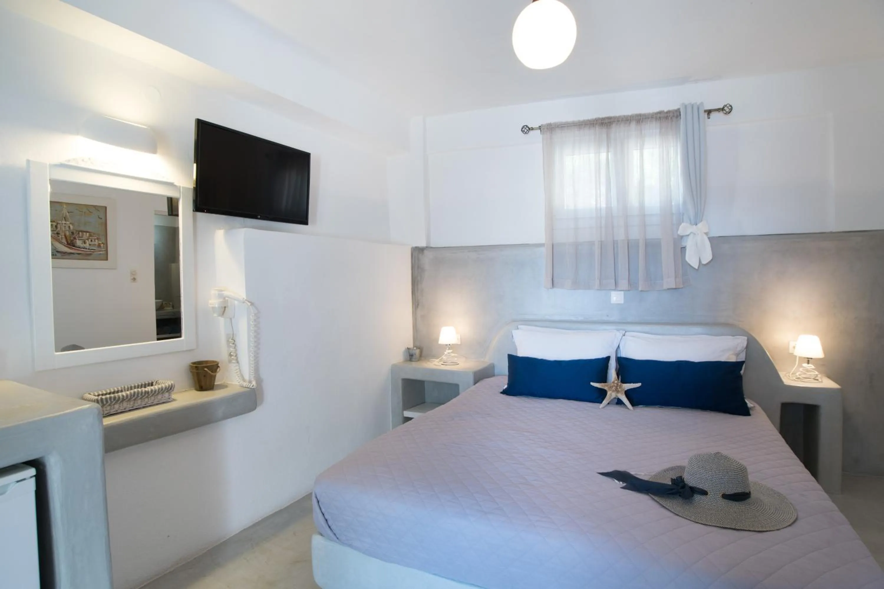 Bed in KrotiriBay adults