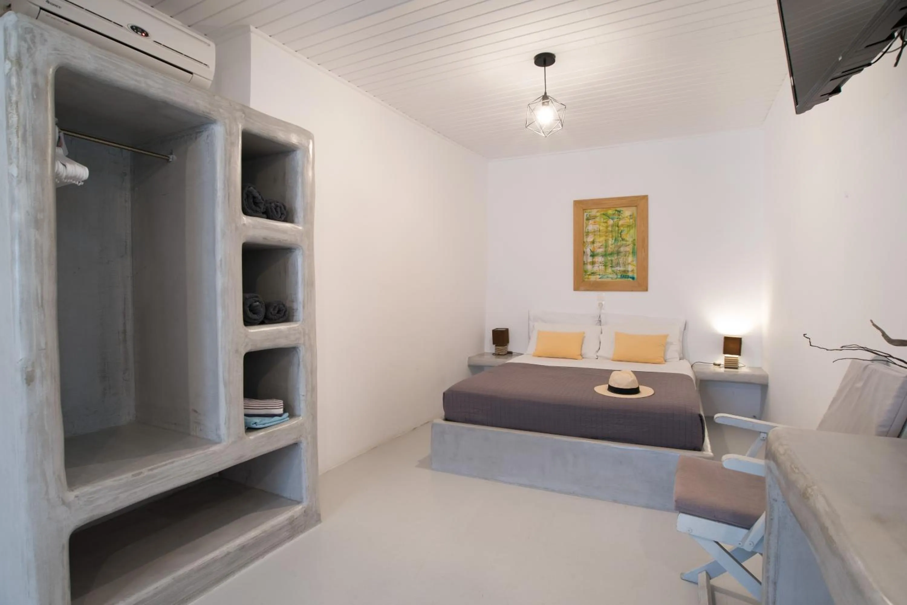 Garden, Bed in KrotiriBay adults