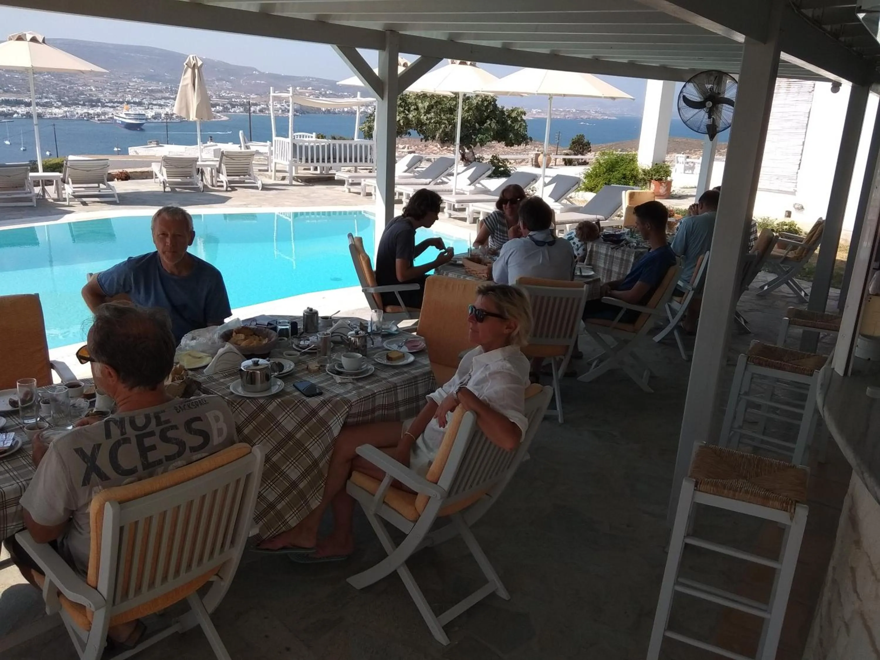 Food and drinks in KrotiriBay adults