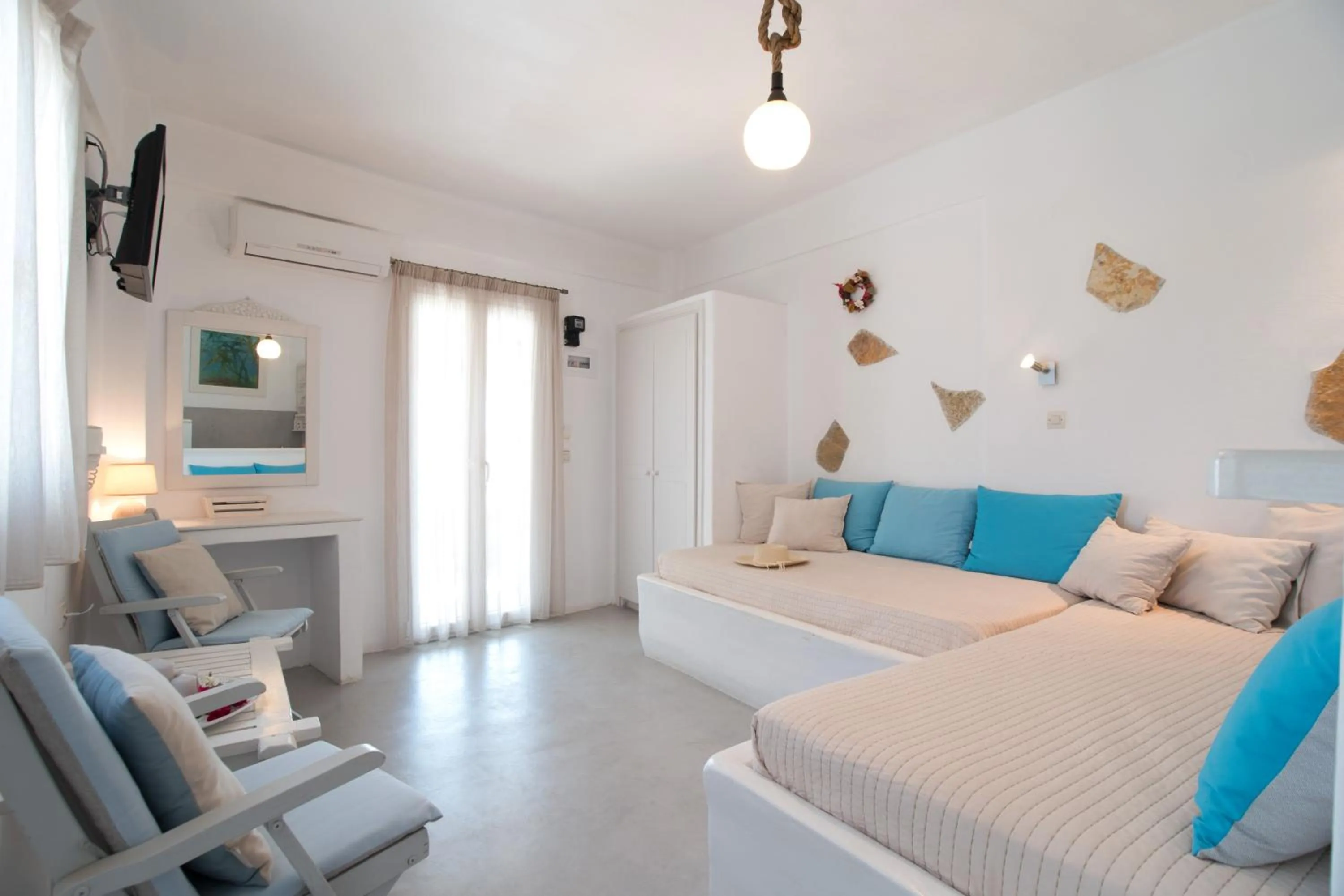 Bed in KrotiriBay adults